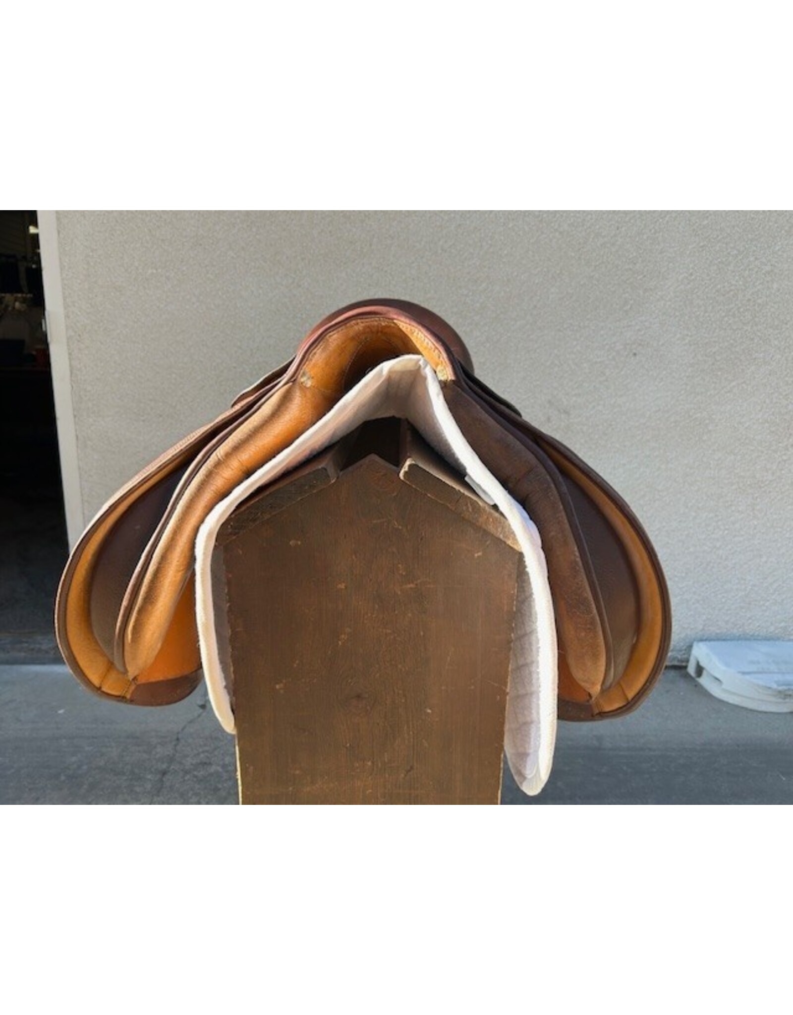 Stubben Siegfried AP Saddle 18" Seat 5.5" Gullet