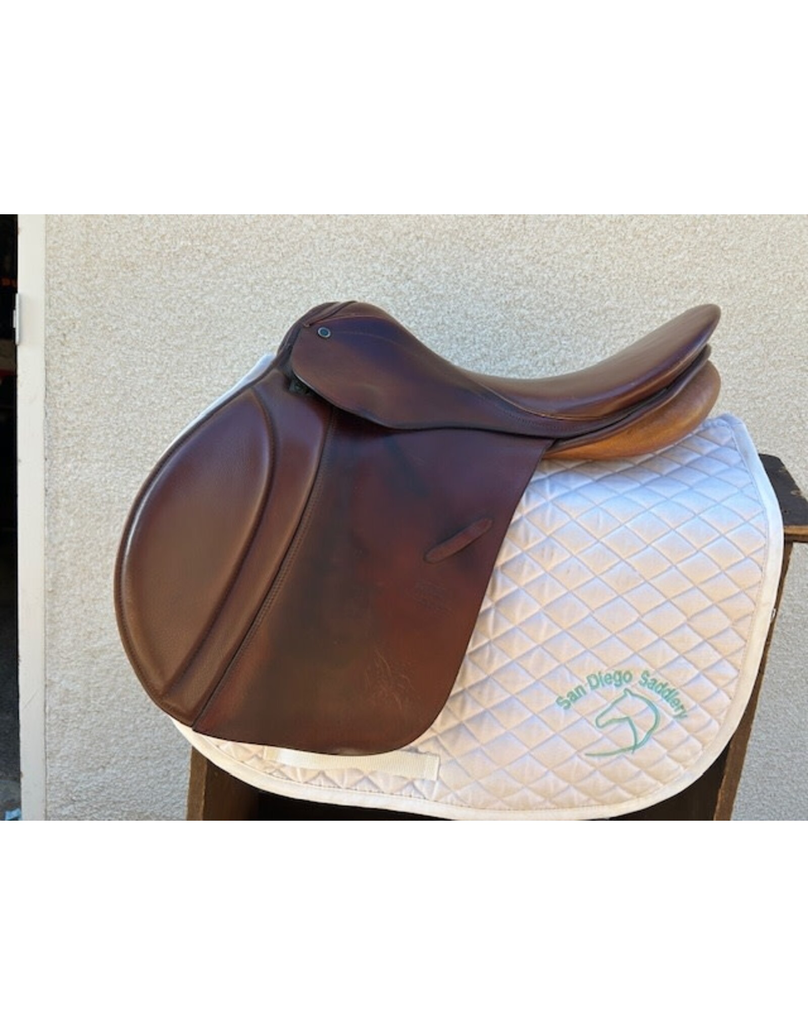 Stubben Siegfried AP Saddle 18" Seat 5.5" Gullet