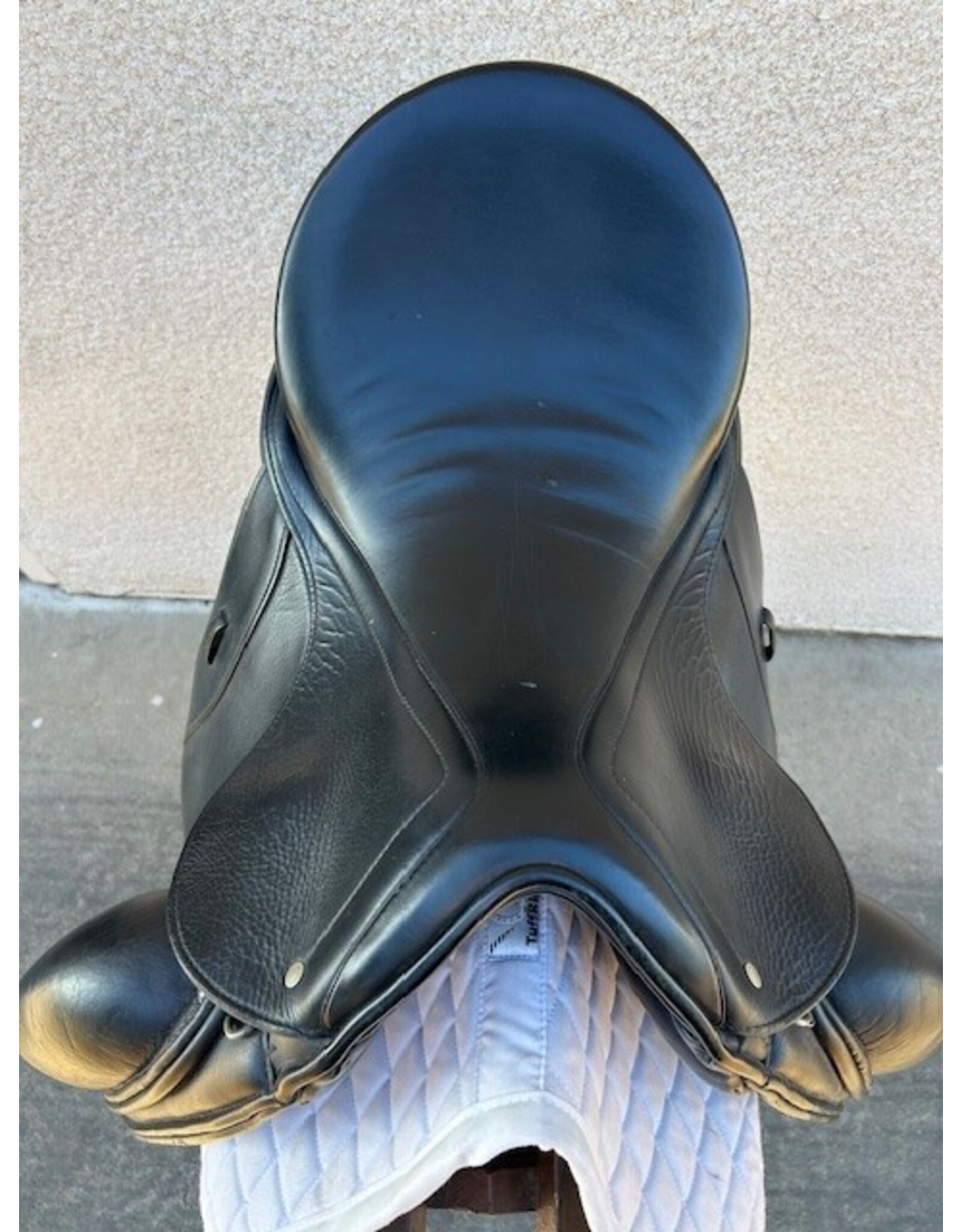 Schleese Obrigado Dressage Saddle 17.5" Seat, Adjustable Tree SN#13101S0413