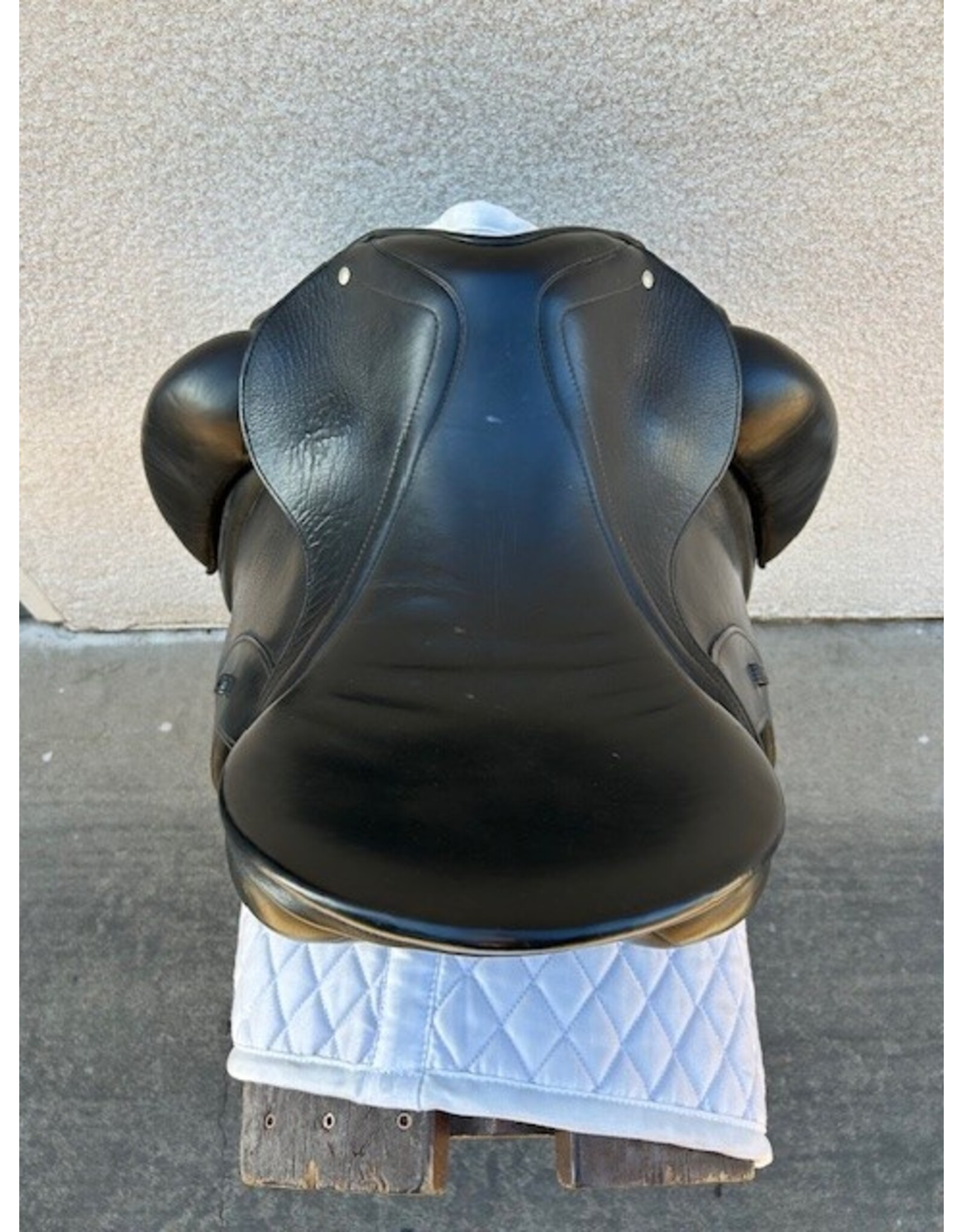 Schleese Obrigado Dressage Saddle 17.5" Seat, Adjustable Tree SN#13101S0413