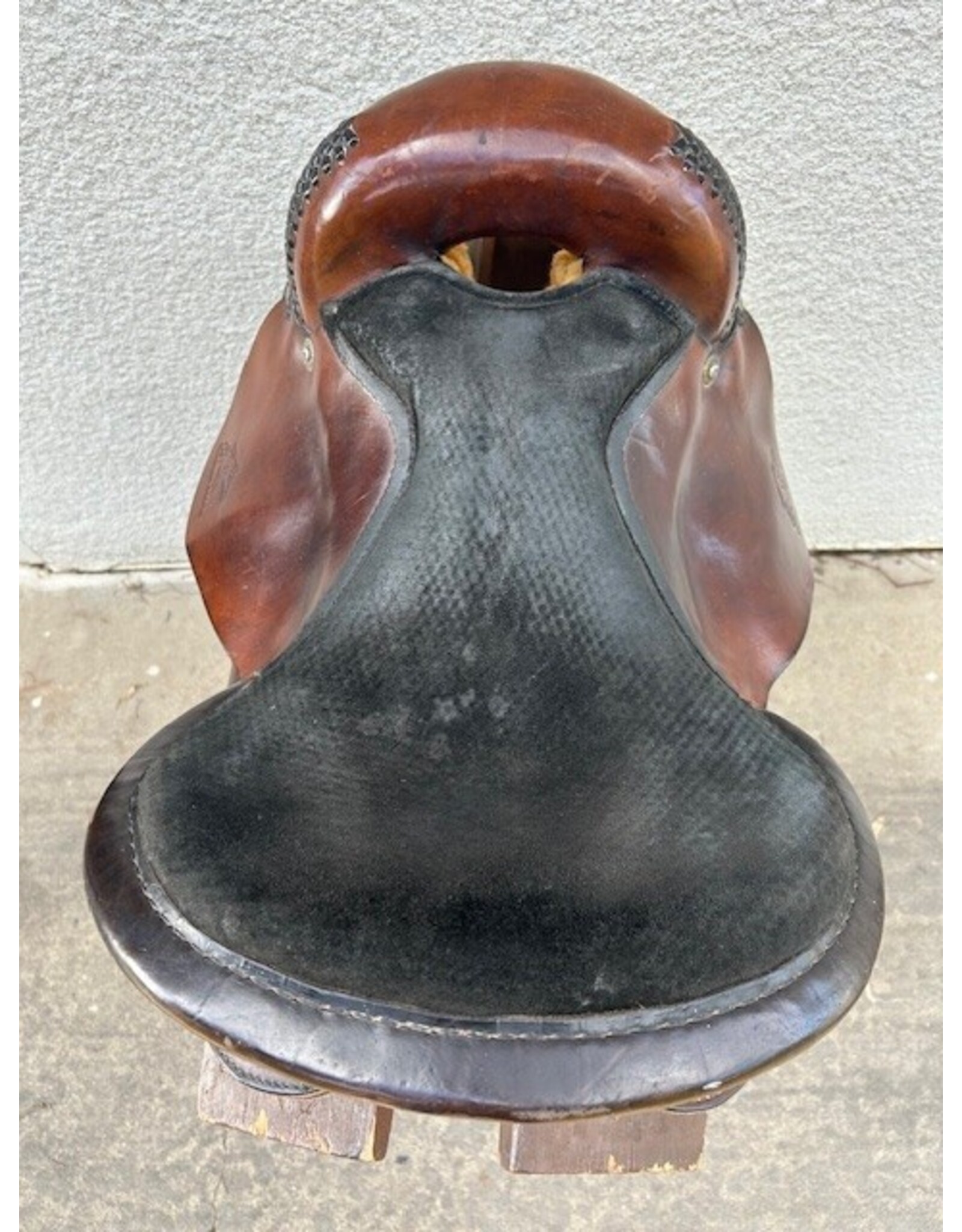 Synergist Saddle 15" Seat SQHB