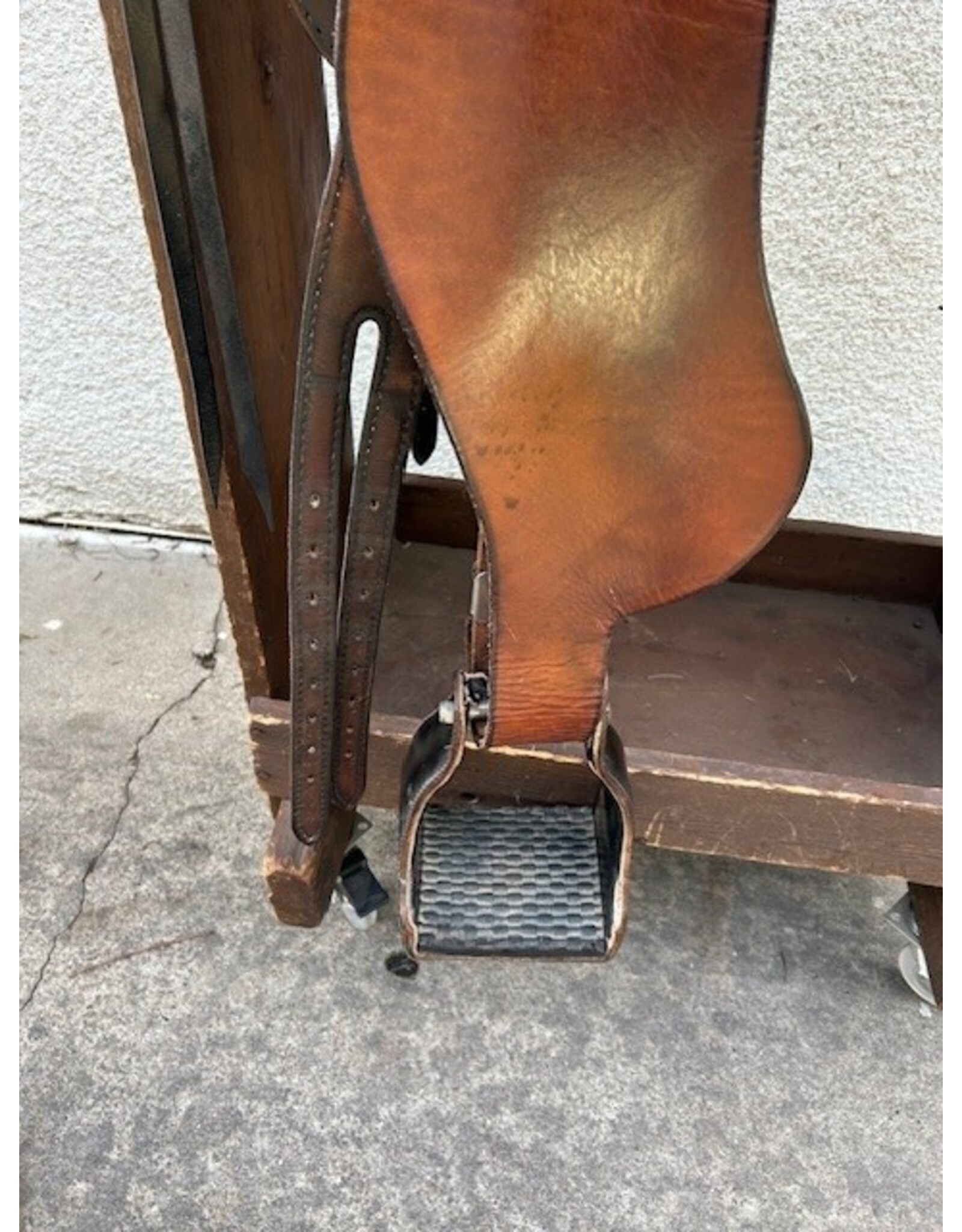 Synergist Saddle 15" Seat SQHB