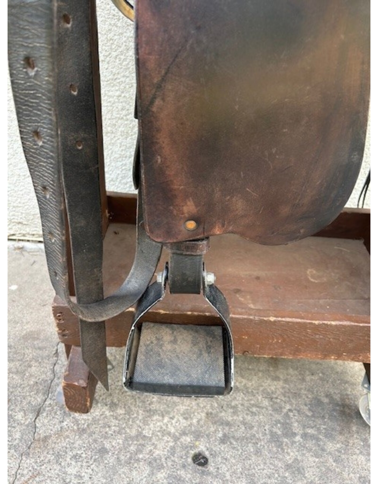 2004 Tucker Trail Saddle Model 159 17" Seat Med Tree