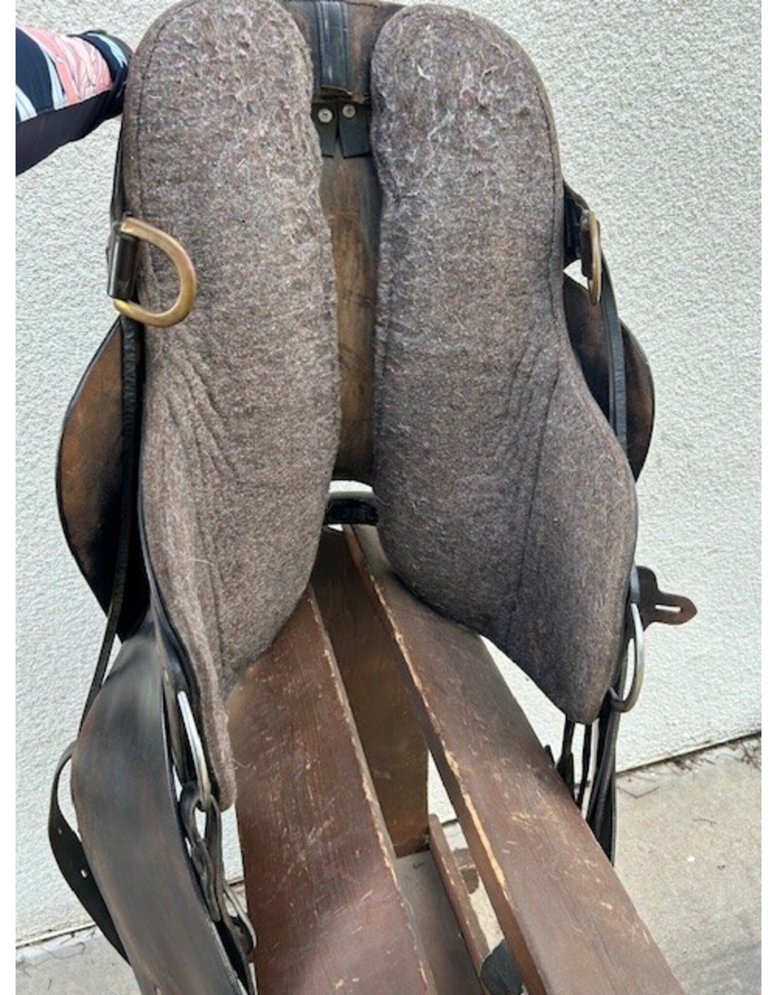 2004 Tucker Trail Saddle Model 159 17" Seat Med Tree