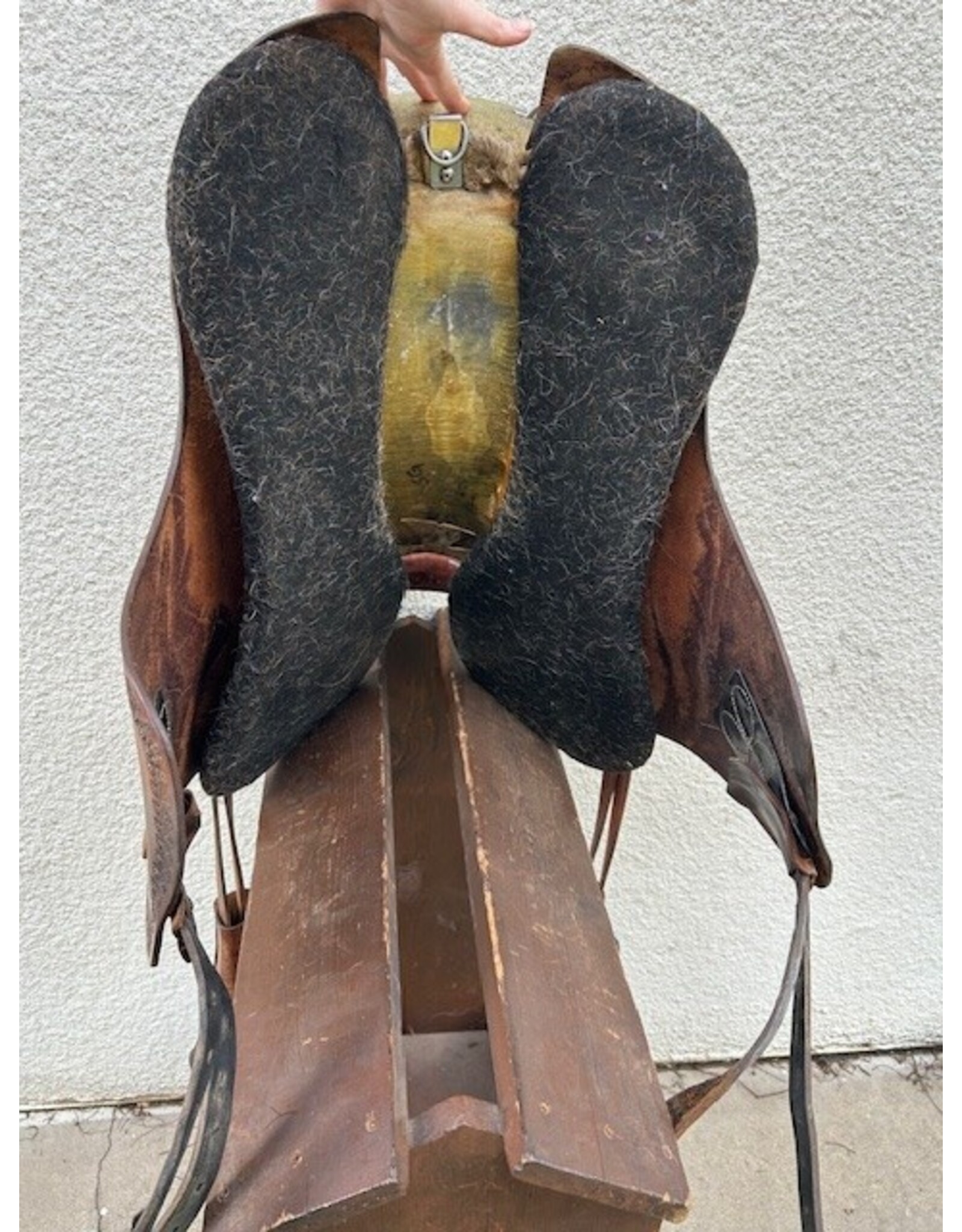 Trail Saddle with Orthoflex Type Panels 16" Seat. Comes w/ 28" Girth