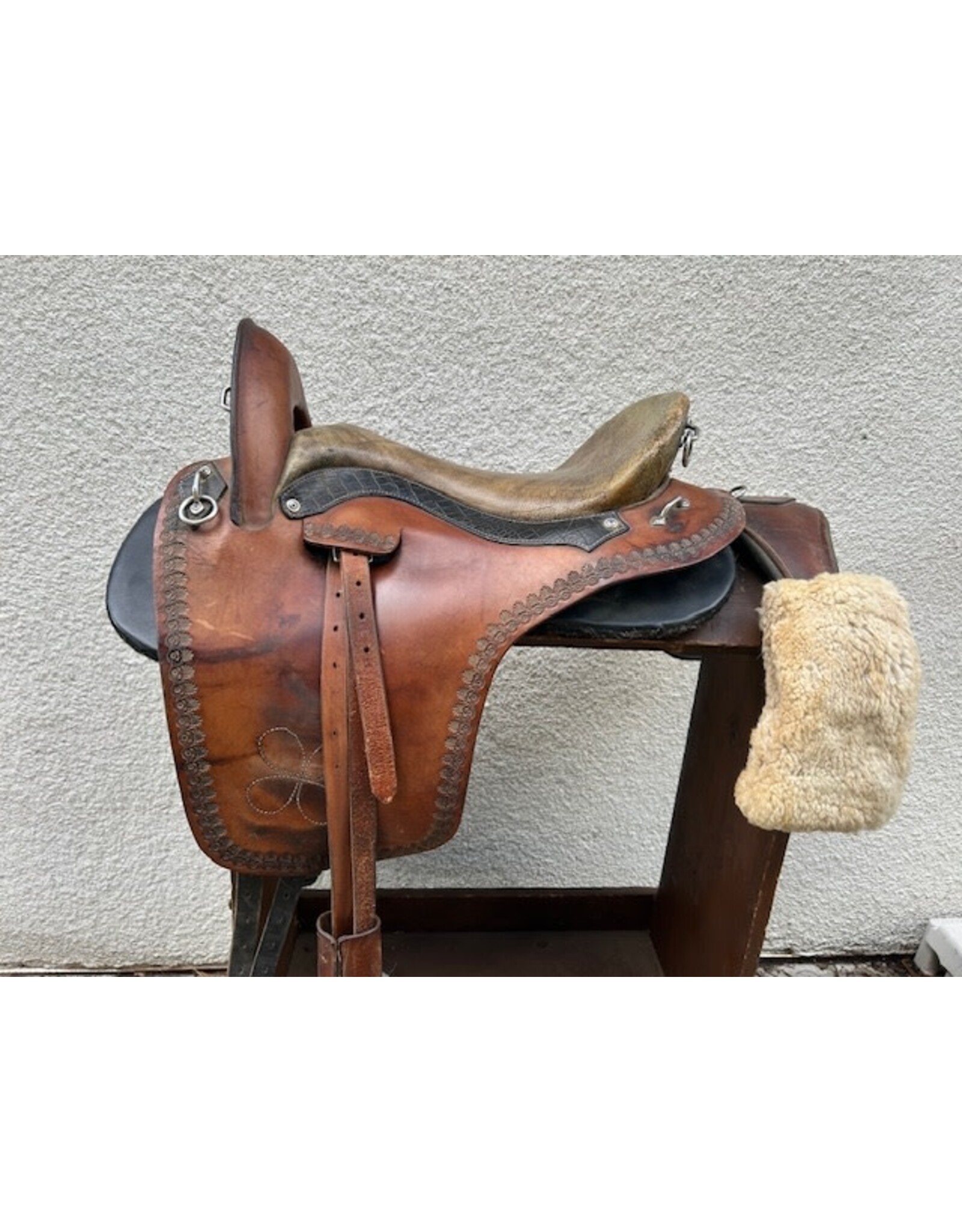Trail Saddle with Orthoflex Type Panels 16" Seat. Comes w/ 28" Girth