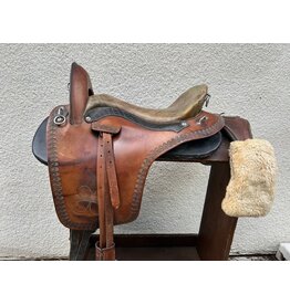 Trail Saddle with Orthoflex Type Panels 16" Seat. Comes w/ 28" Girth