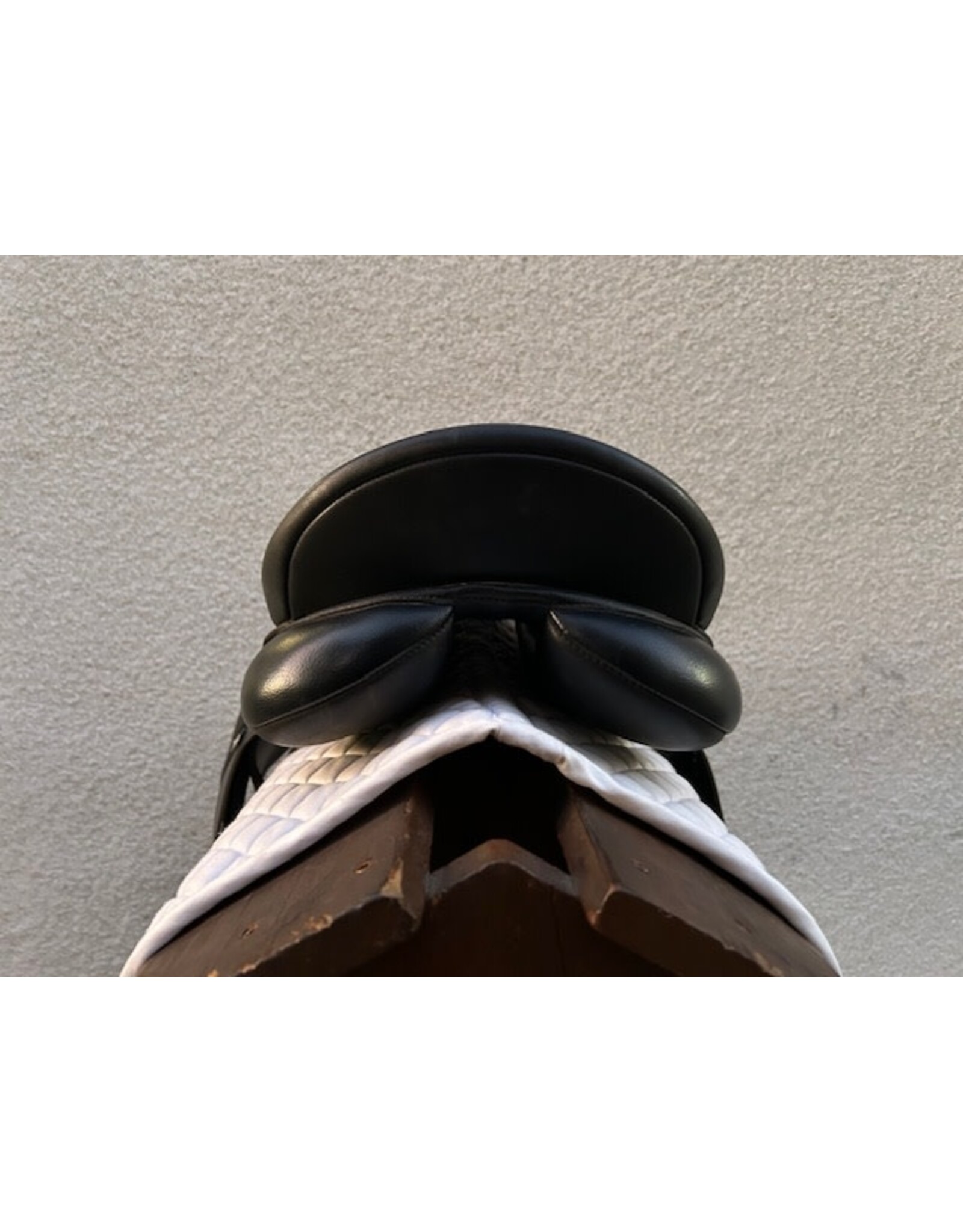 Wintec 250 AP Saddle 17.5" Seat