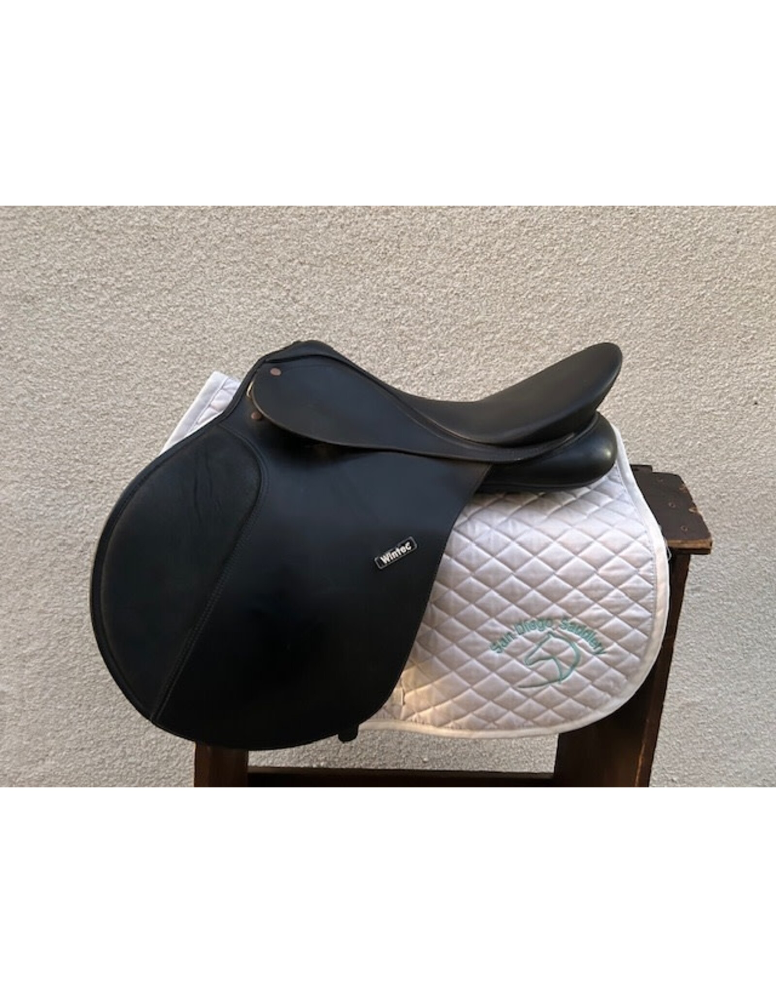 Wintec 250 AP Saddle 17.5" Seat