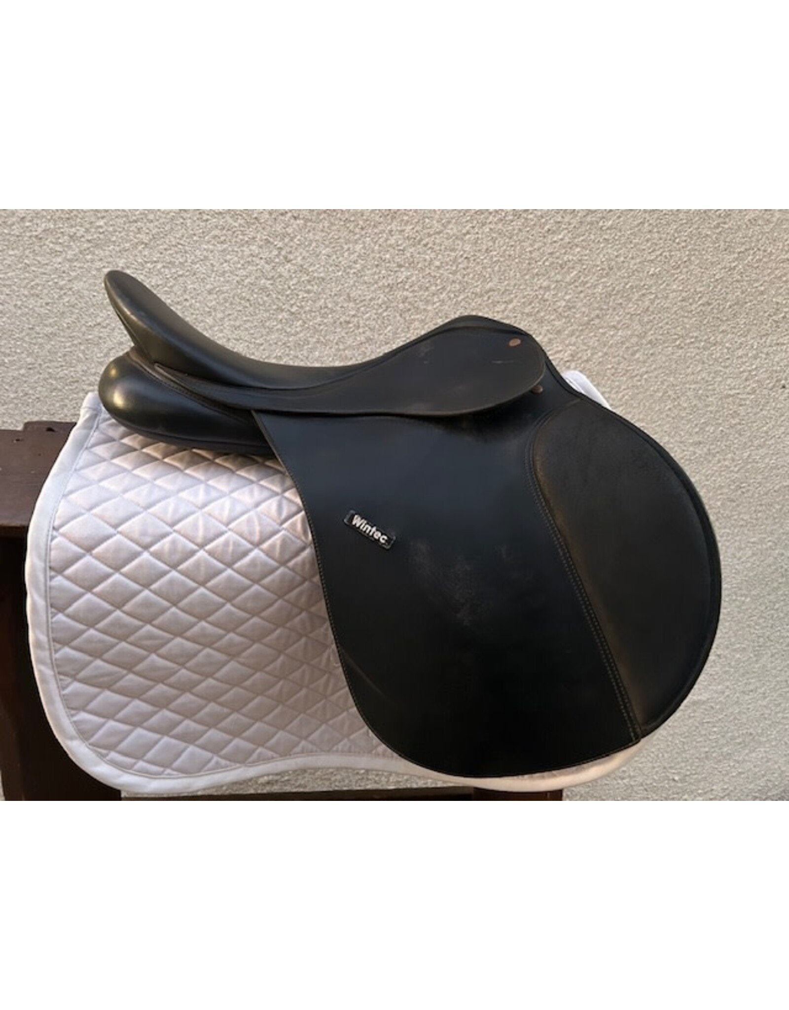 Wintec 250 AP Saddle 17.5" Seat