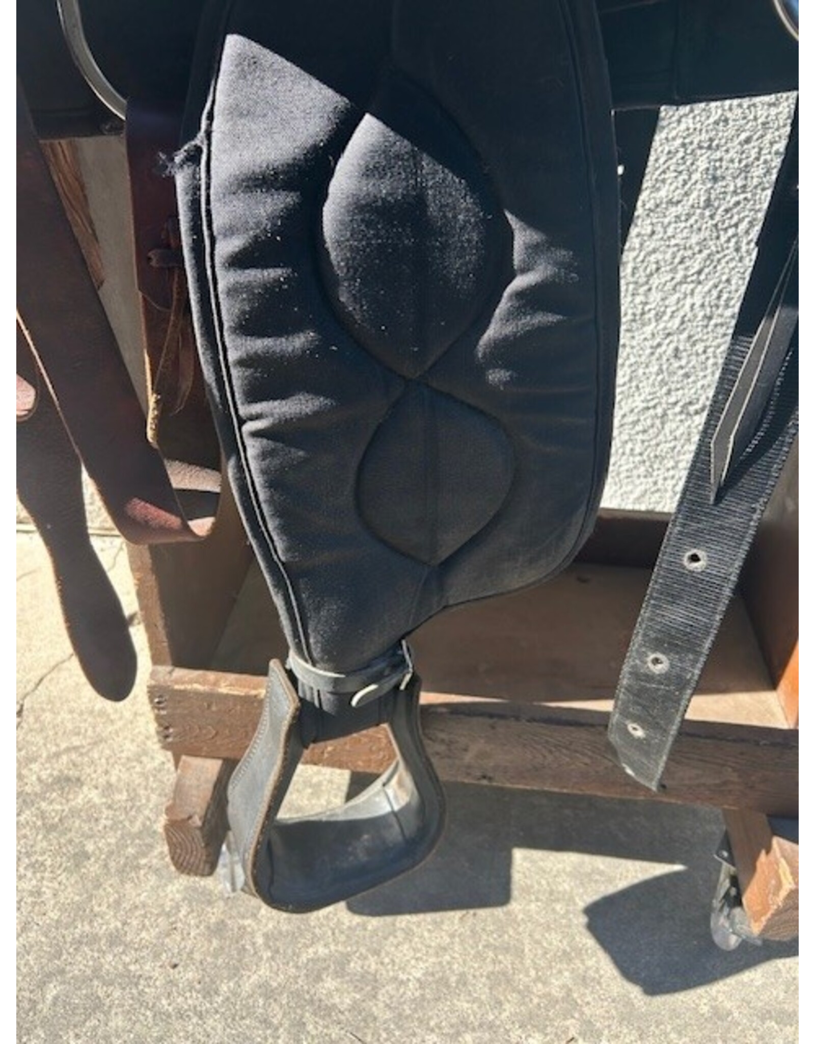 Big Horn Style 209 Synthetic Roper Saddle 16" Full Quarter Bars