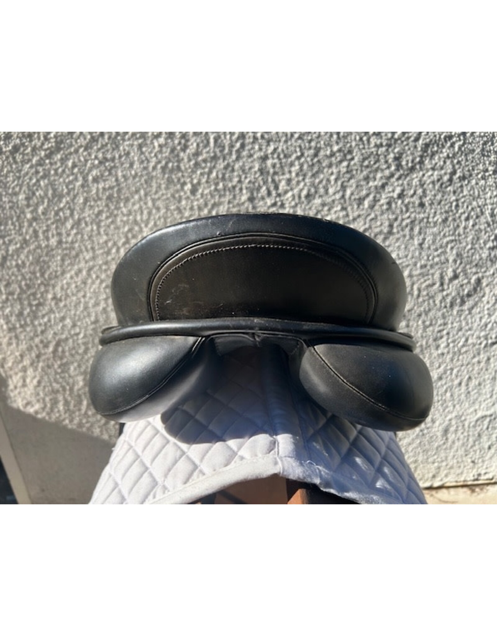 Wychanger Barton Dressage Saddle 18" Medium Tree