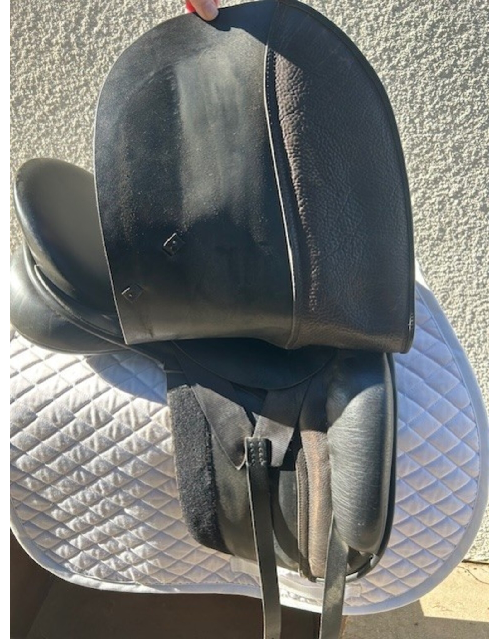 Wychanger Barton Dressage Saddle 18" Medium Tree