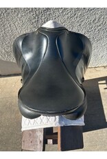 Wychanger Barton Dressage Saddle 18" Medium Tree