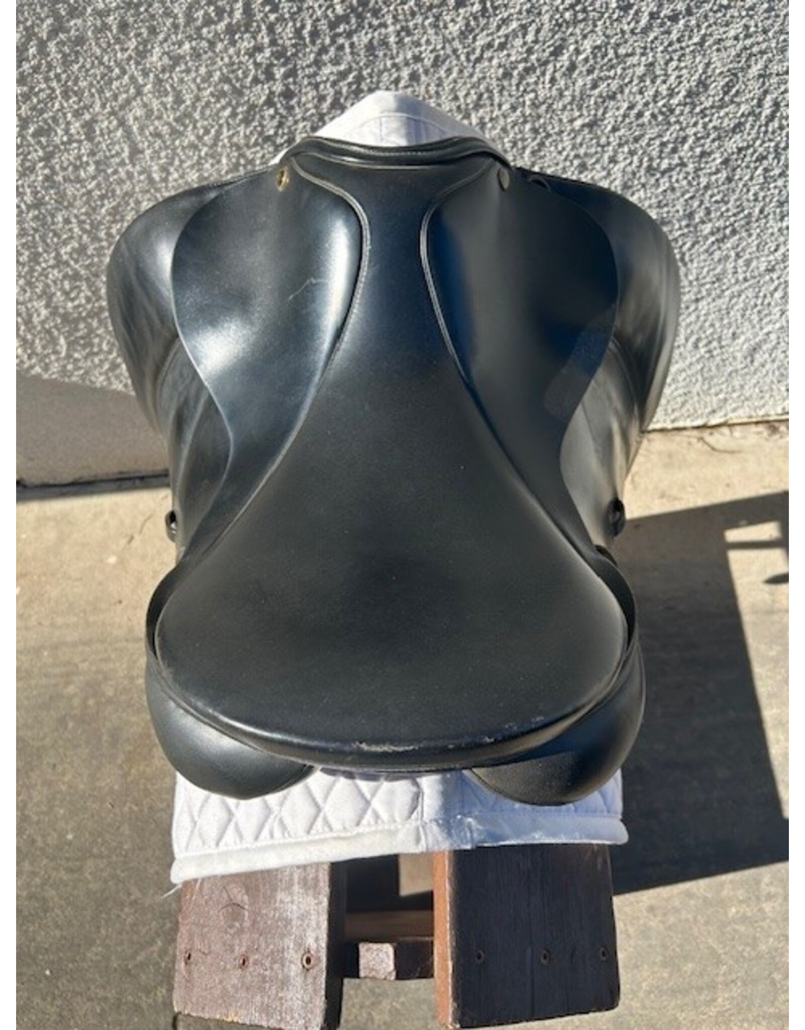 Wychanger Barton Dressage Saddle 18" Medium Tree