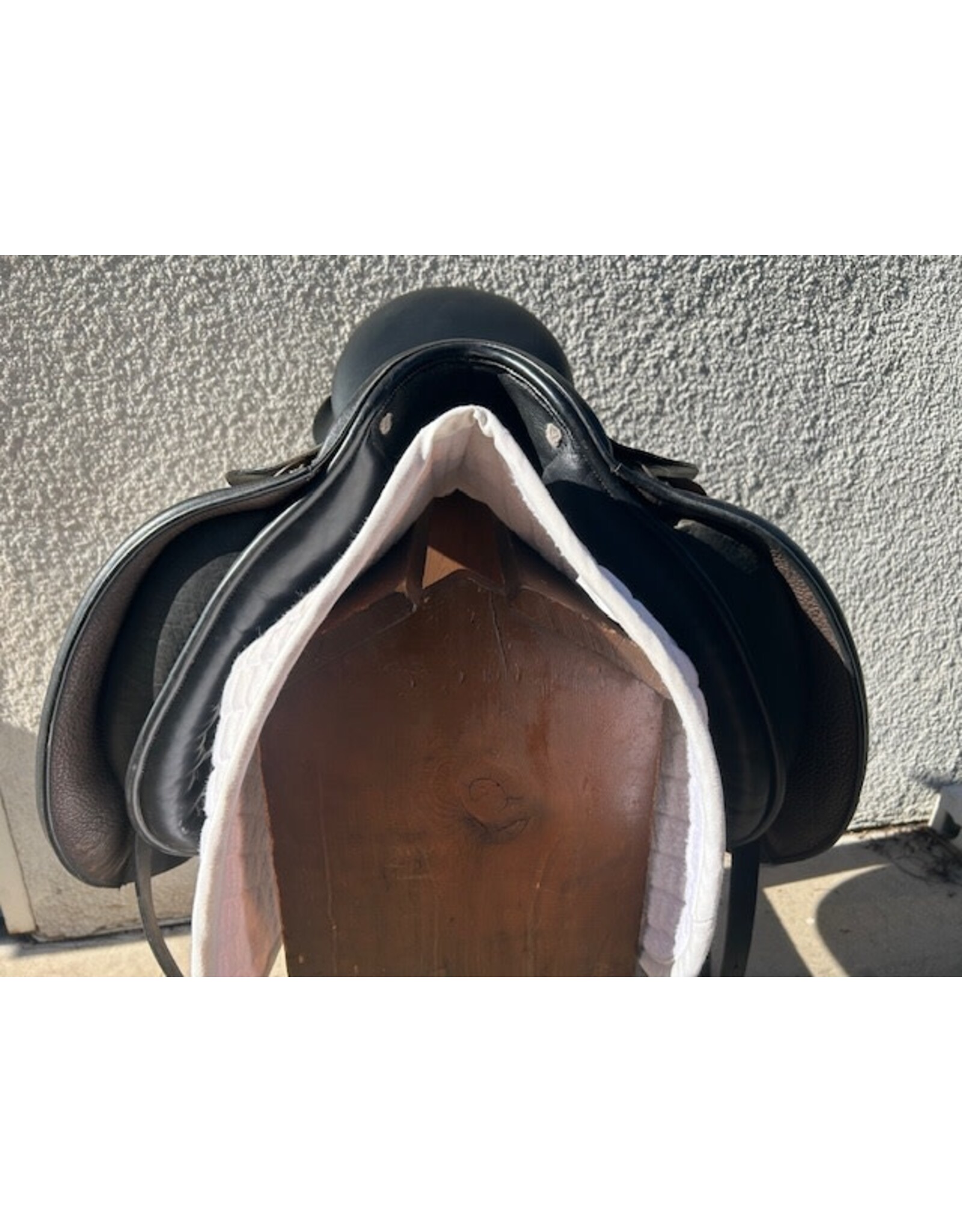 Wychanger Barton Dressage Saddle 18" Medium Tree