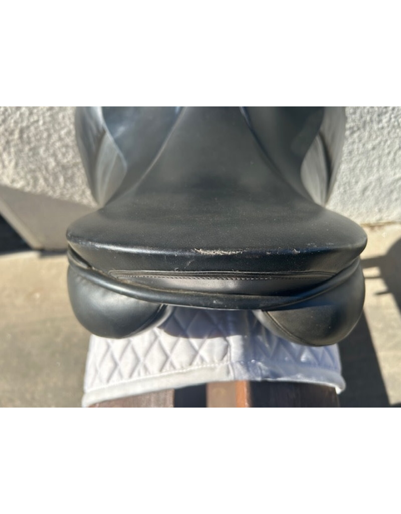 Wychanger Barton Dressage Saddle 18" Medium Tree