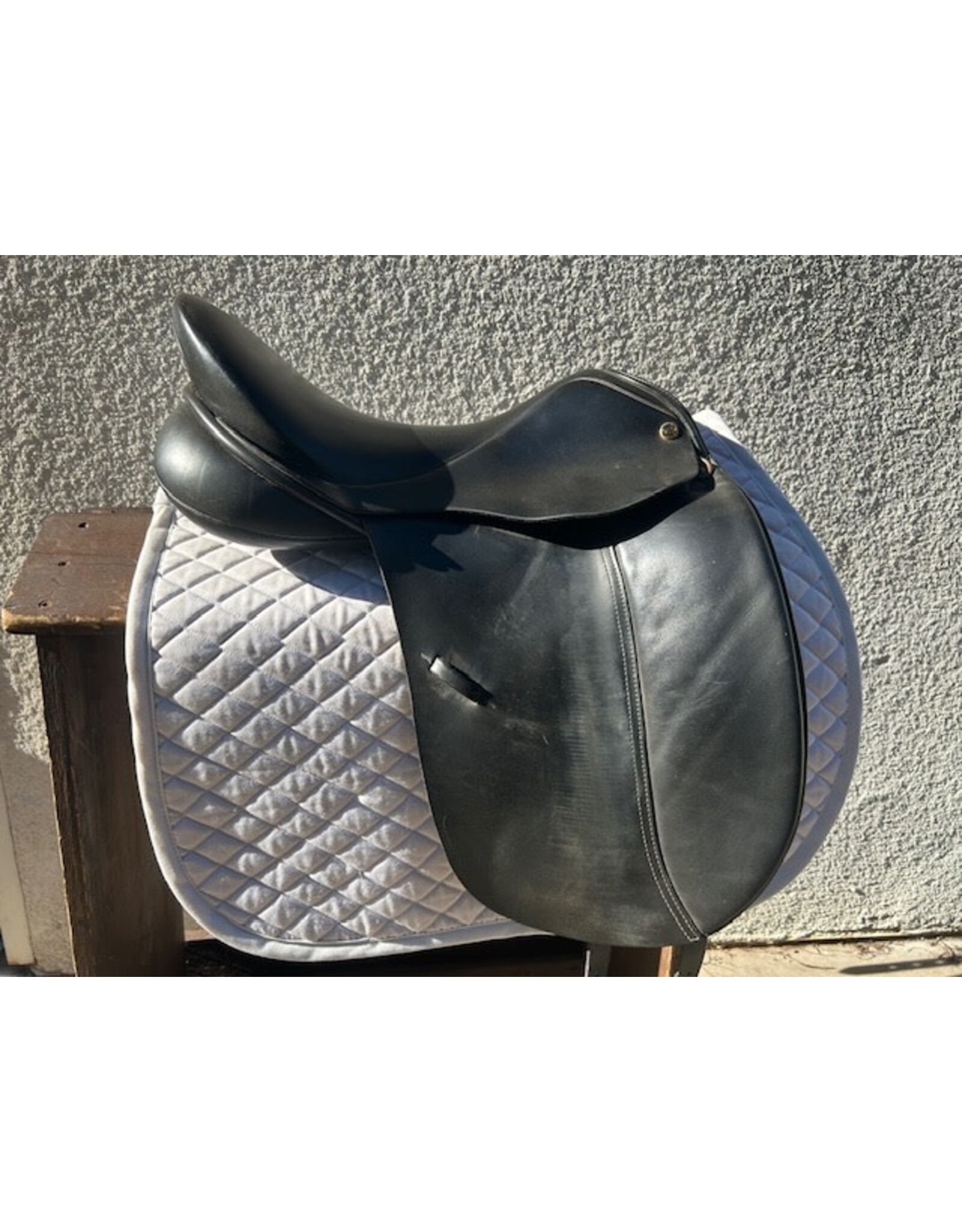 Wychanger Barton Dressage Saddle 18" Medium Tree