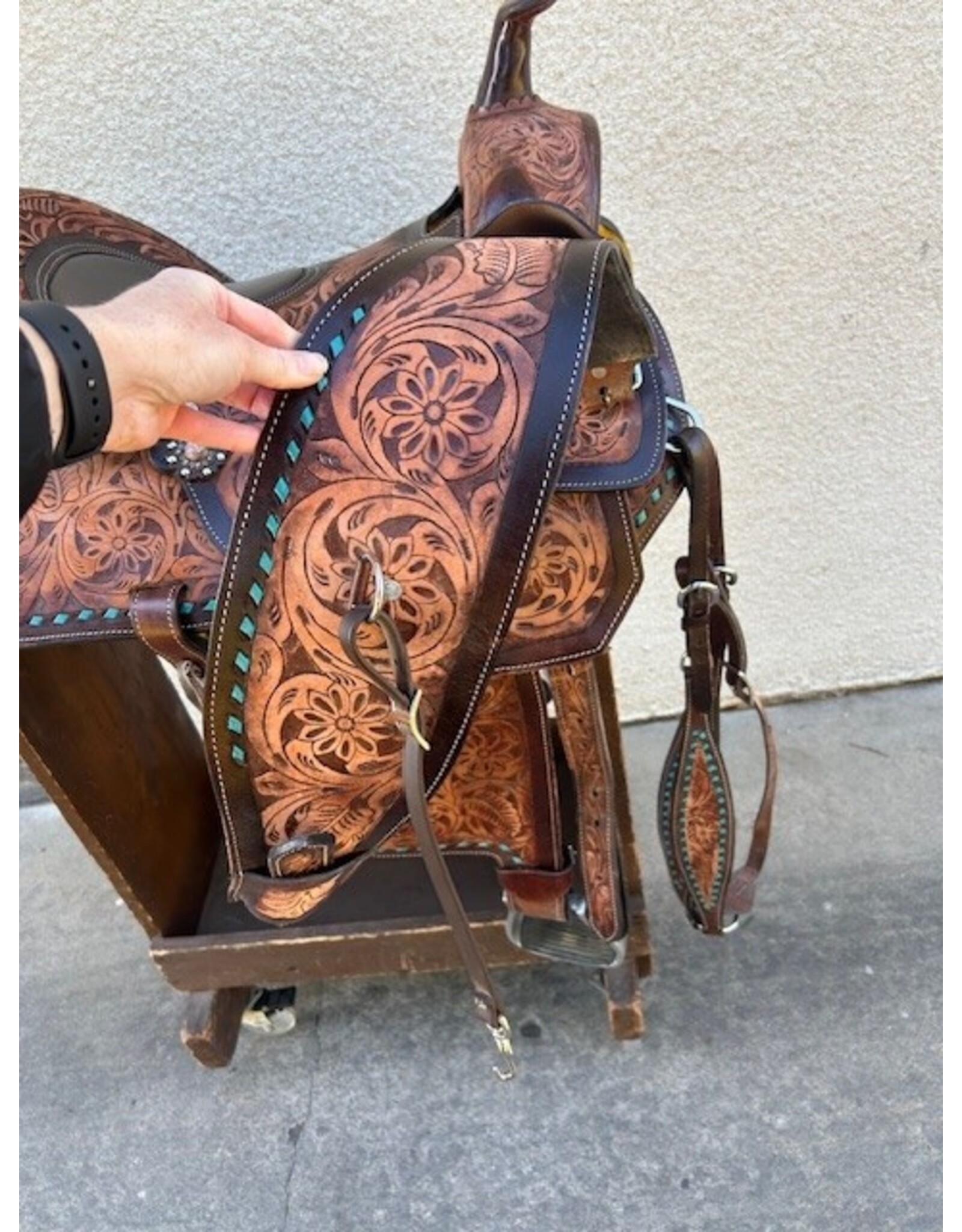 Fully Tooled Western Saddle w/breast collar & flank cinch 15" Full Quarter Horse Bars