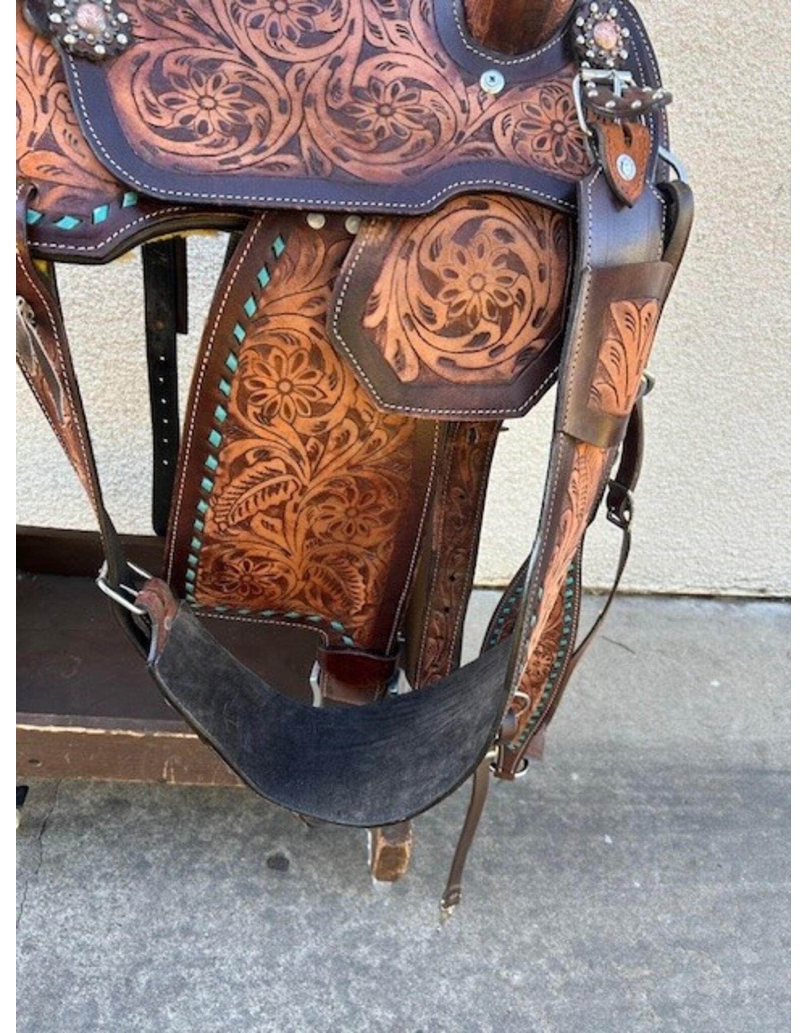 Fully Tooled Western Saddle w/breast collar & flank cinch 15" Full Quarter Horse Bars