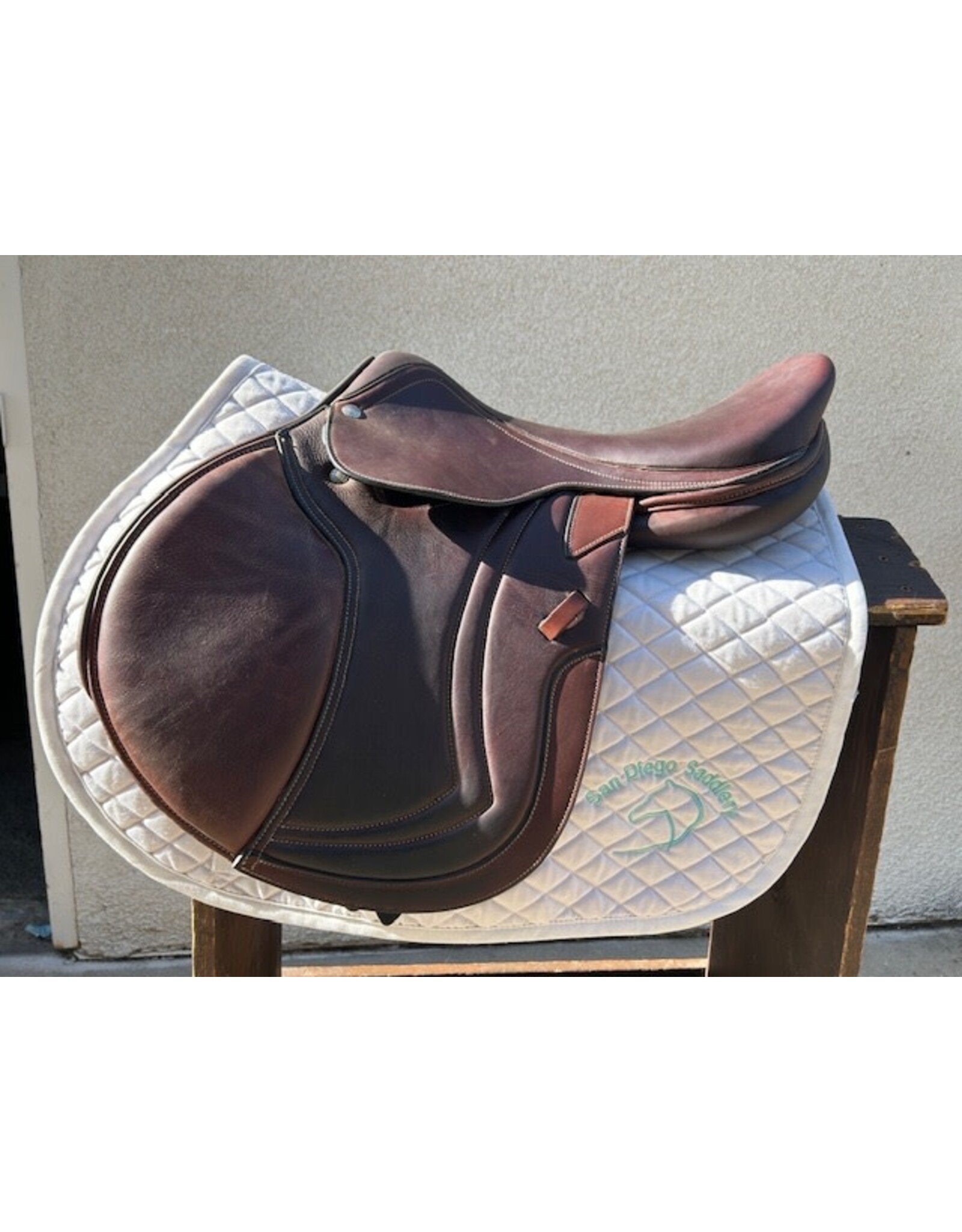 Dover Circuit Close Contact Saddle 17.5". Med. tree