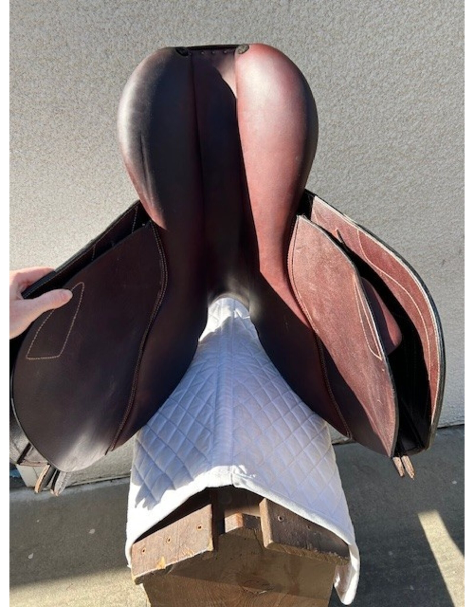 Dover Circuit Close Contact Saddle 17.5". Med. tree