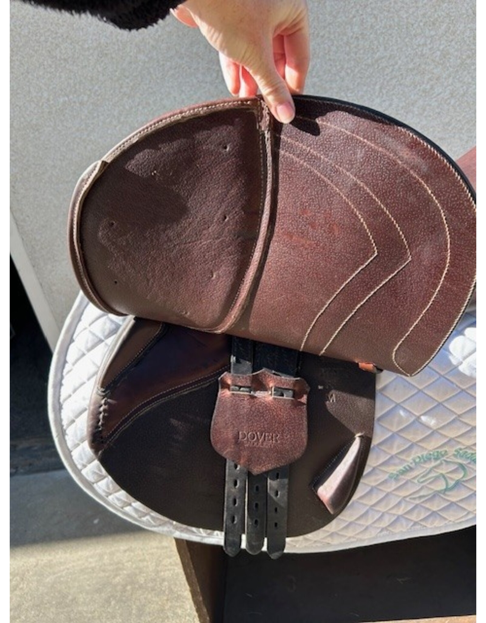 Dover Circuit Close Contact Saddle 17.5". Med. tree