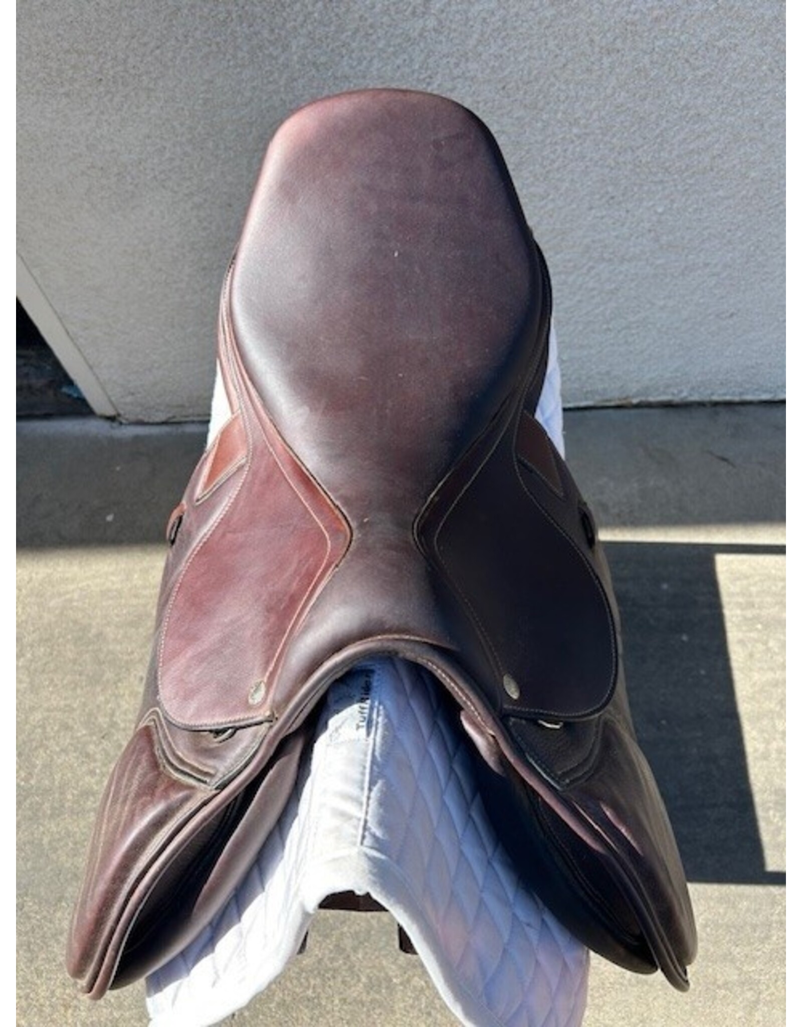 Dover Circuit Close Contact Saddle 17.5". Med. tree