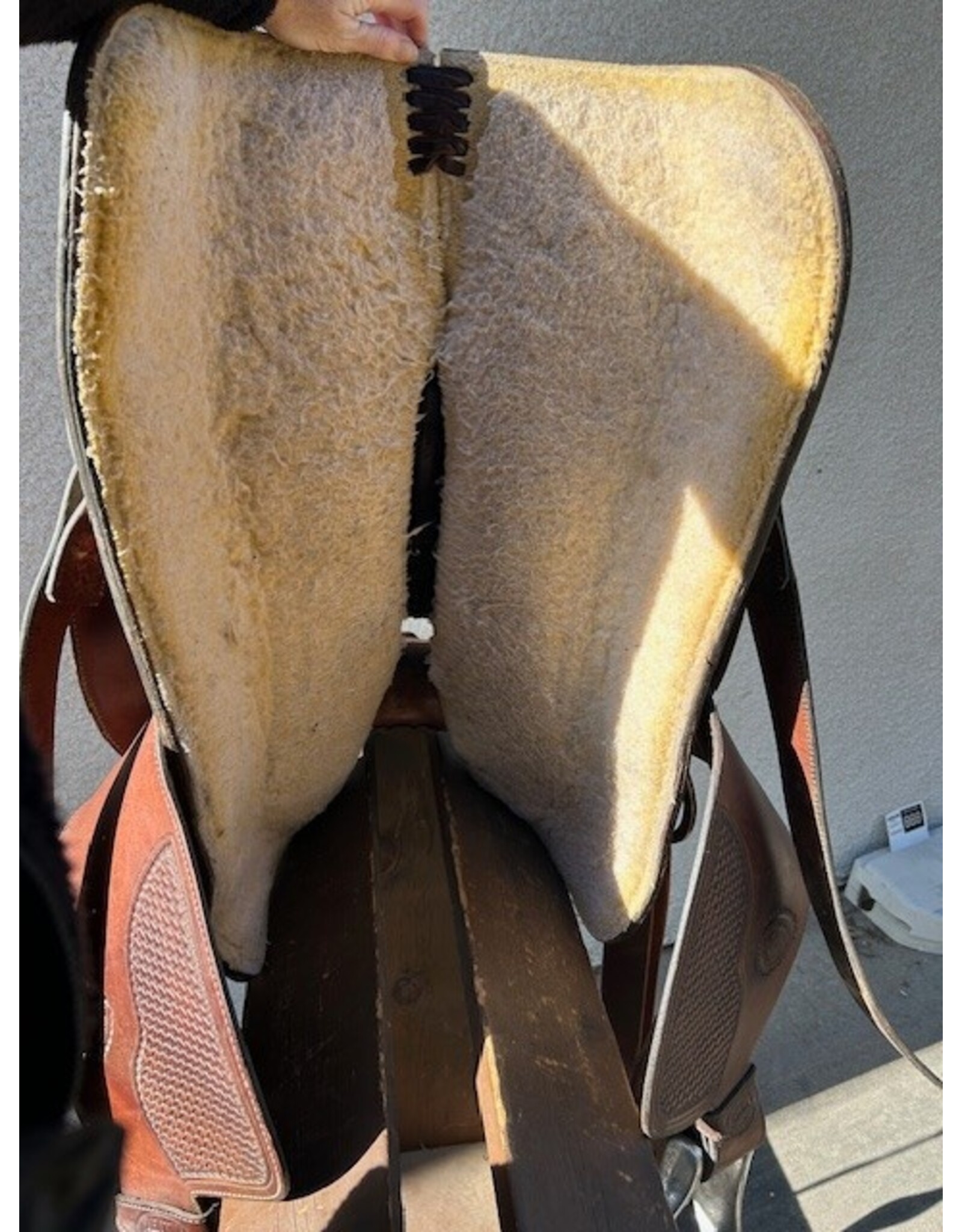 2002 TexTan Trail Saddle 16"  FQHB 7" Gullet