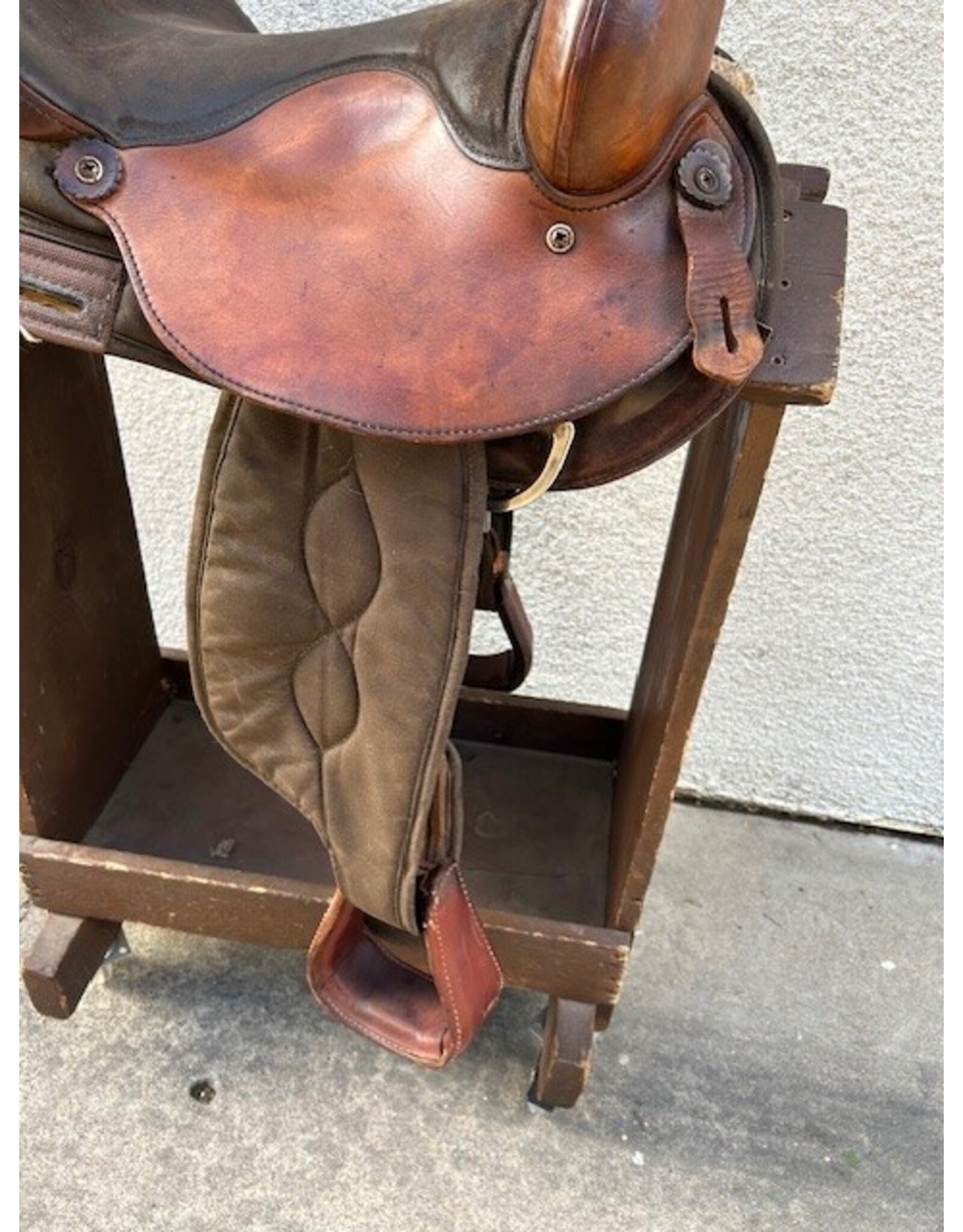 Big Horn Cordura Round Skirt Saddle 15" Medium Tree