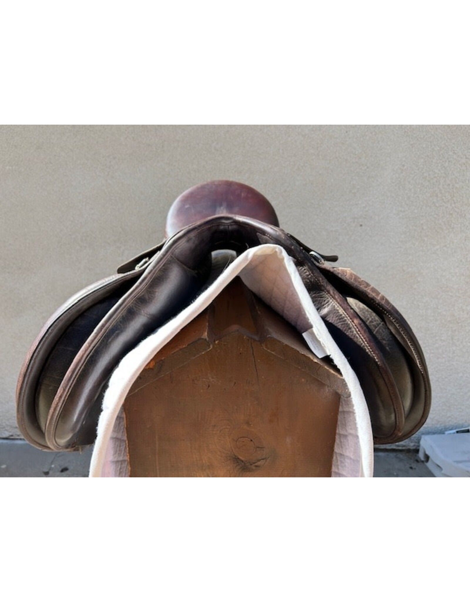 Duett Sonata Jump Saddle 17.5" wide tree 36