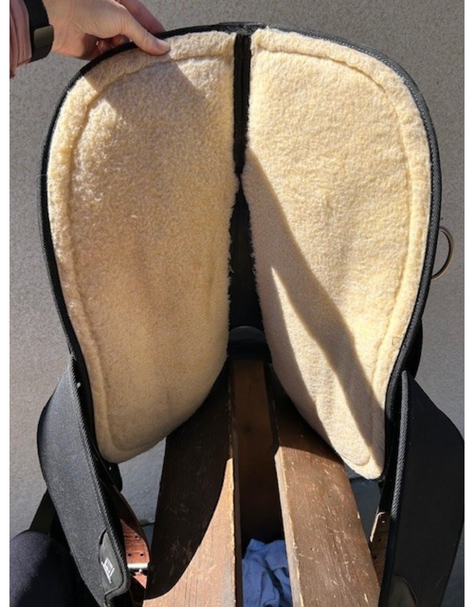 Abetta Synthetic 15" Seat, Wide tree