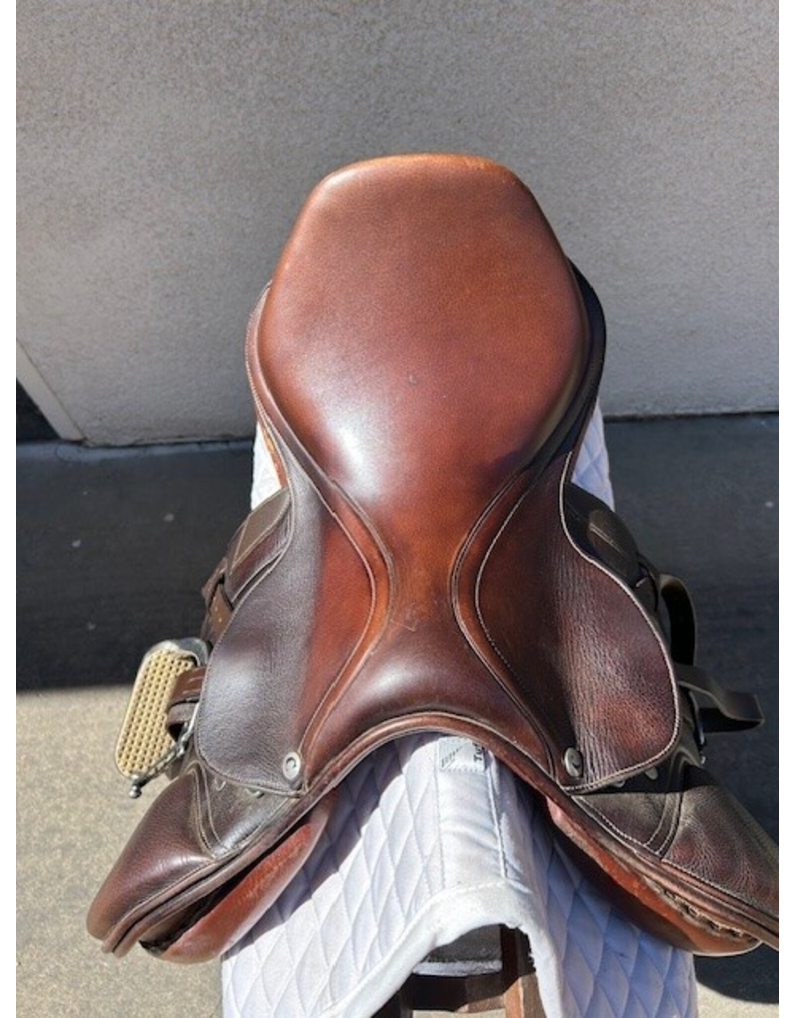 Collegiate Triumph Saddle 16" Seat, Adjustable Gullet (Wide Installed)