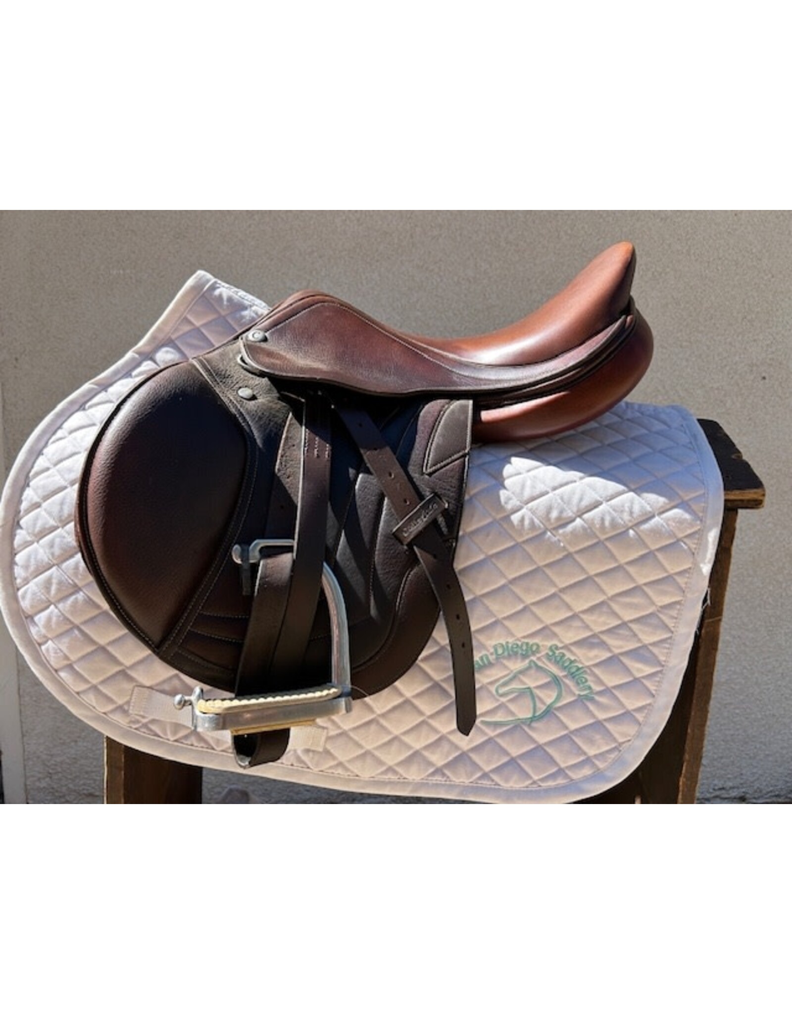 Collegiate Triumph Saddle 16" Seat, Adjustable Gullet (Wide Installed)