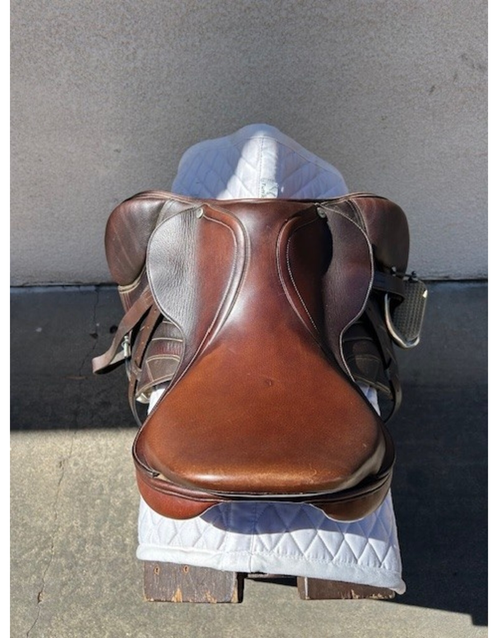 Collegiate Triumph Saddle 16" Seat, Adjustable Gullet (Wide Installed)