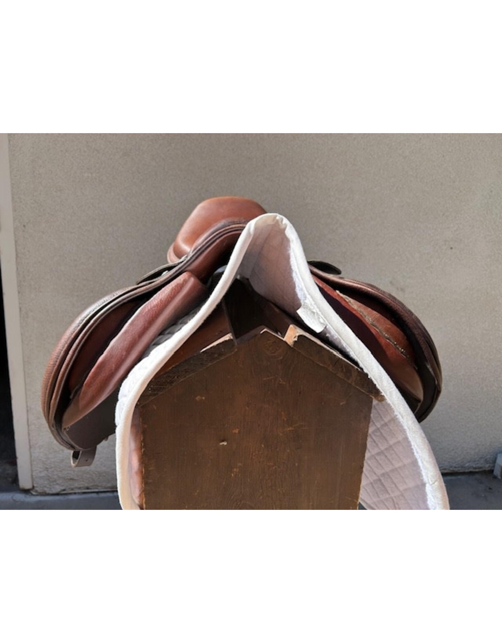 Collegiate Triumph Saddle 16" Seat, Adjustable Gullet (Wide Installed)