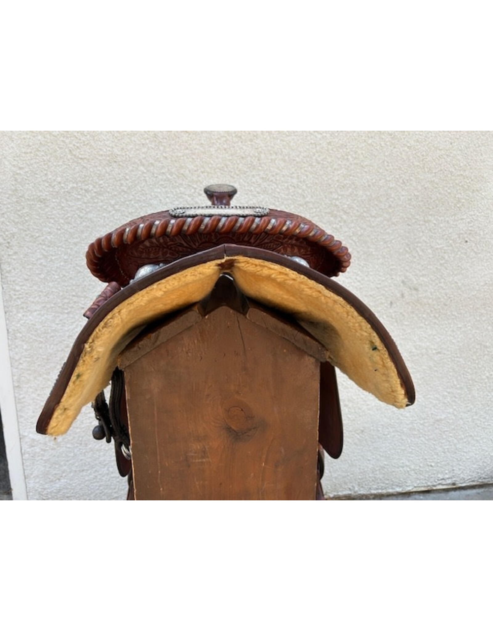 Victor Equitation Saddle 16" Seat, 7.5" Gullet