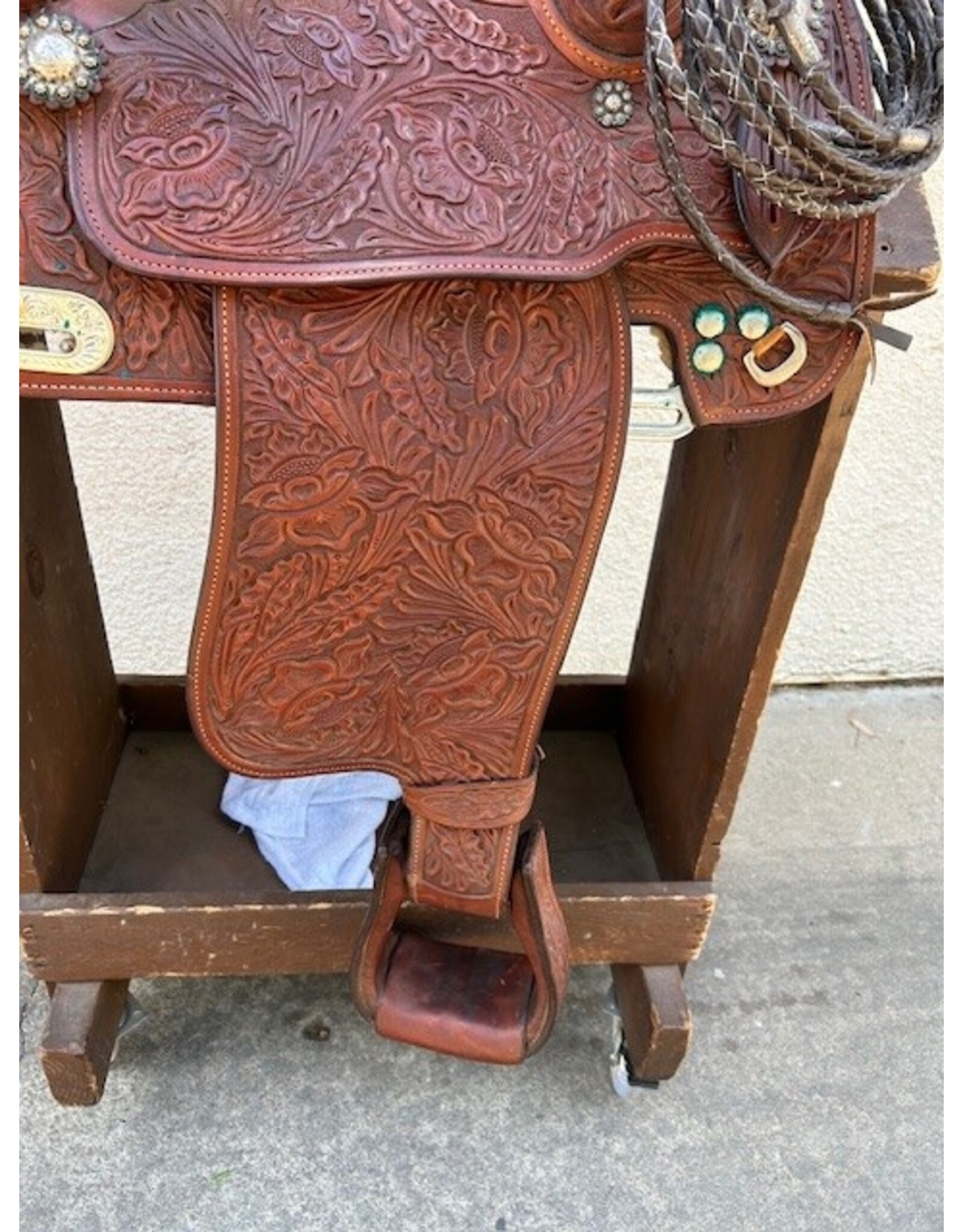 Victor Equitation Saddle 16" Seat, 7.5" Gullet