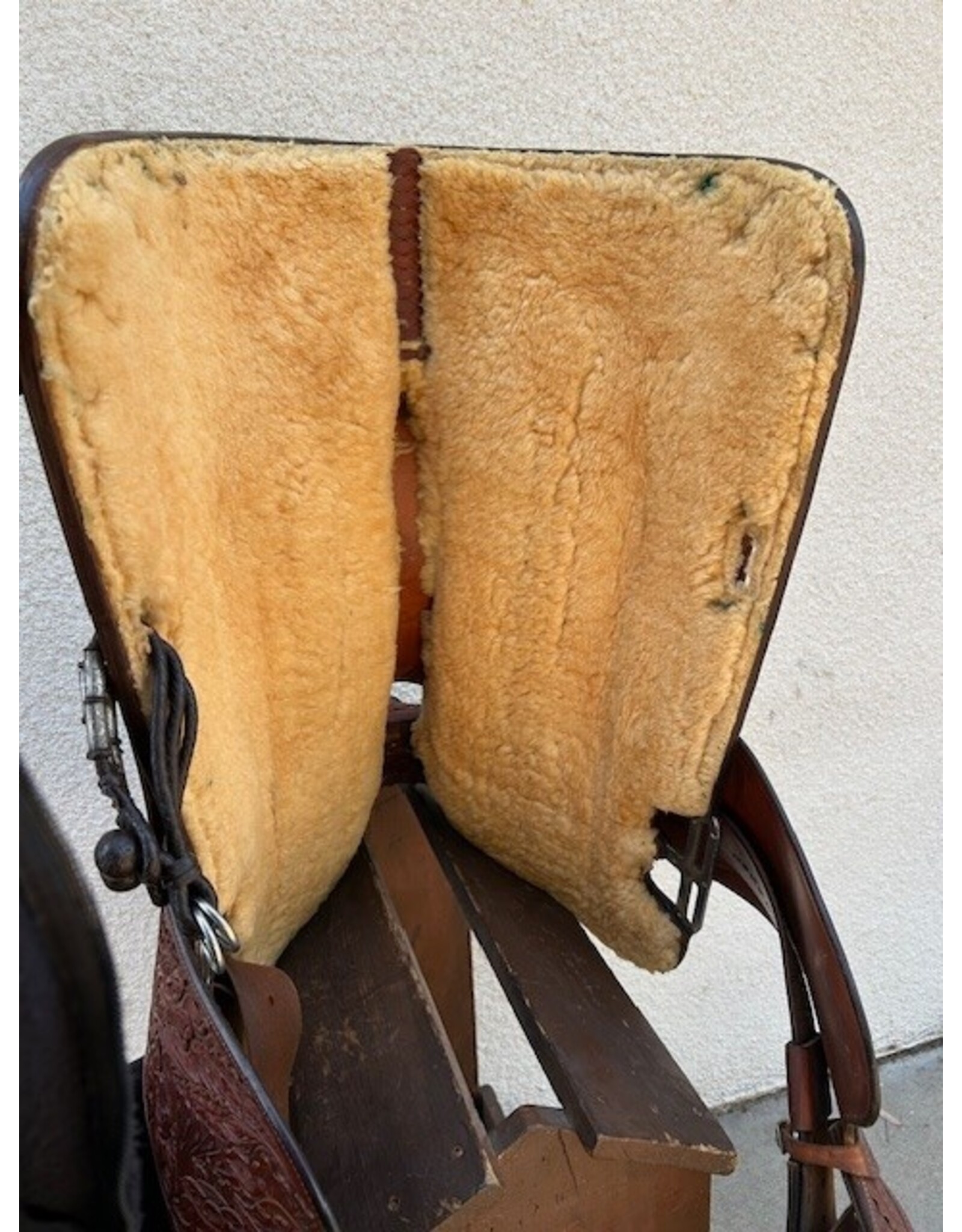 Victor Equitation Saddle 16" Seat, 7.5" Gullet