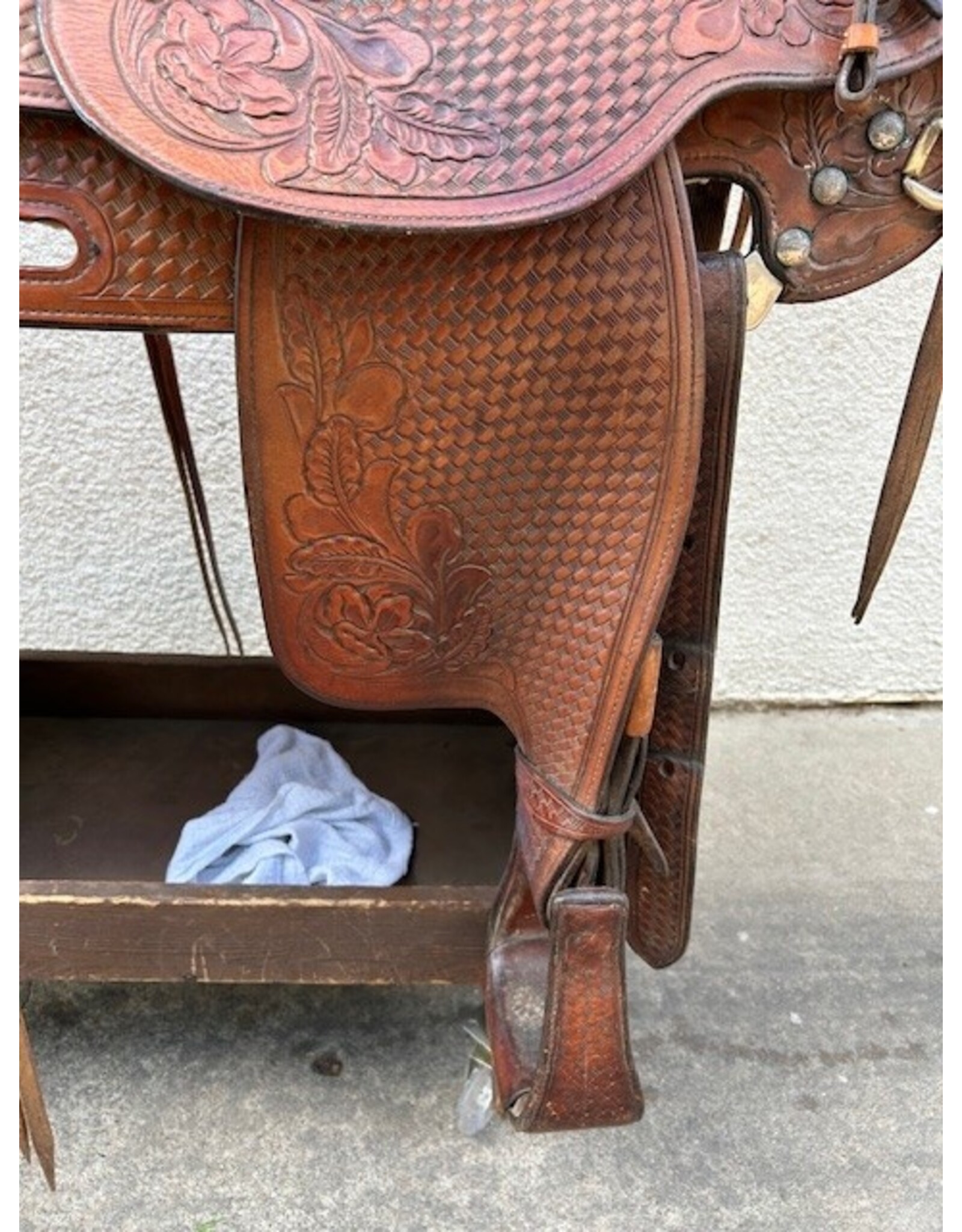 Broken Horn 15.5" Seat, 6.5" Gullet