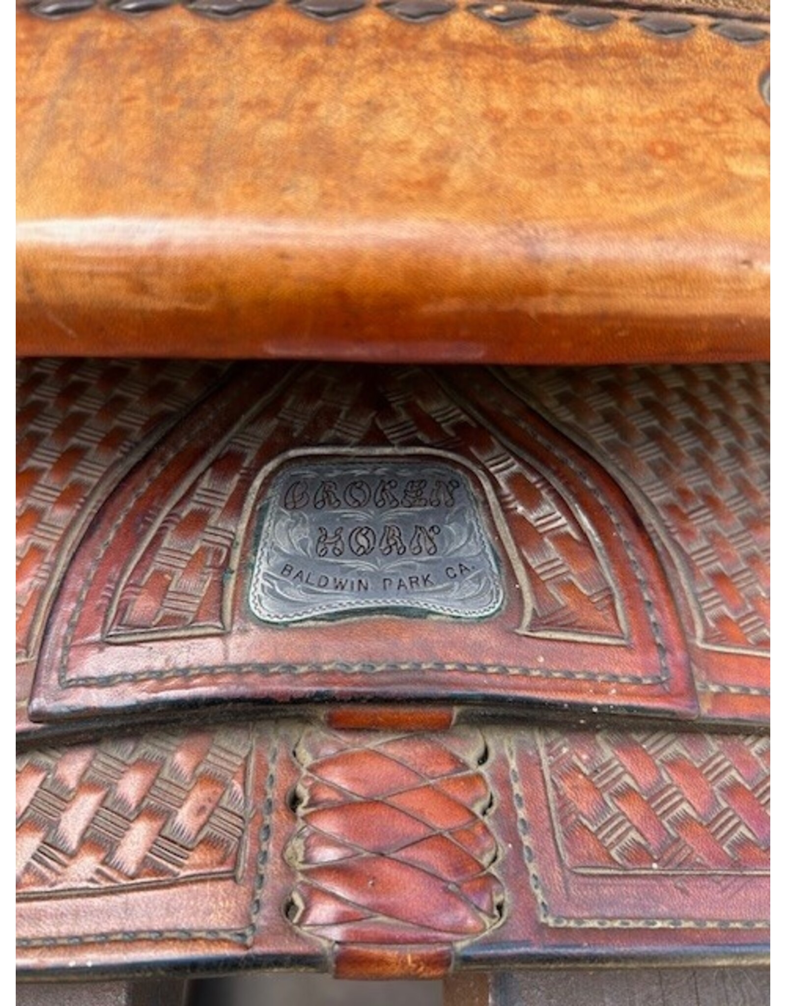 Broken Horn 15.5" Seat, 6.5" Gullet