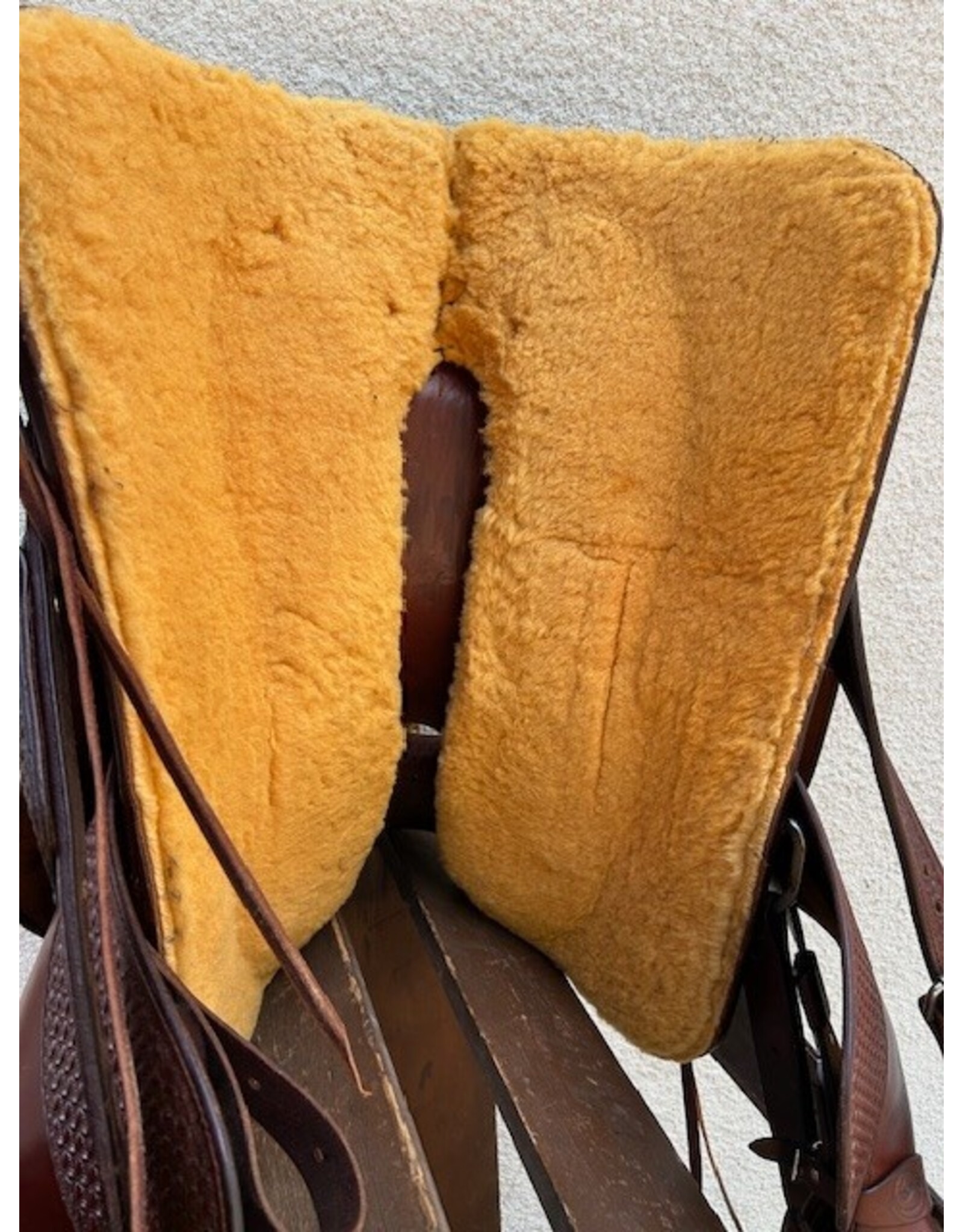 15" About The Horse Black Rhino Trail Saddle 7.5" Gullet