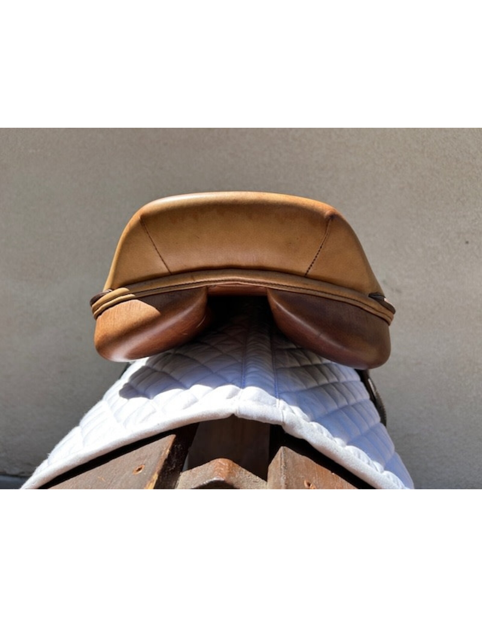 Canterbury Saddle 17.5" Seat Medium Tree