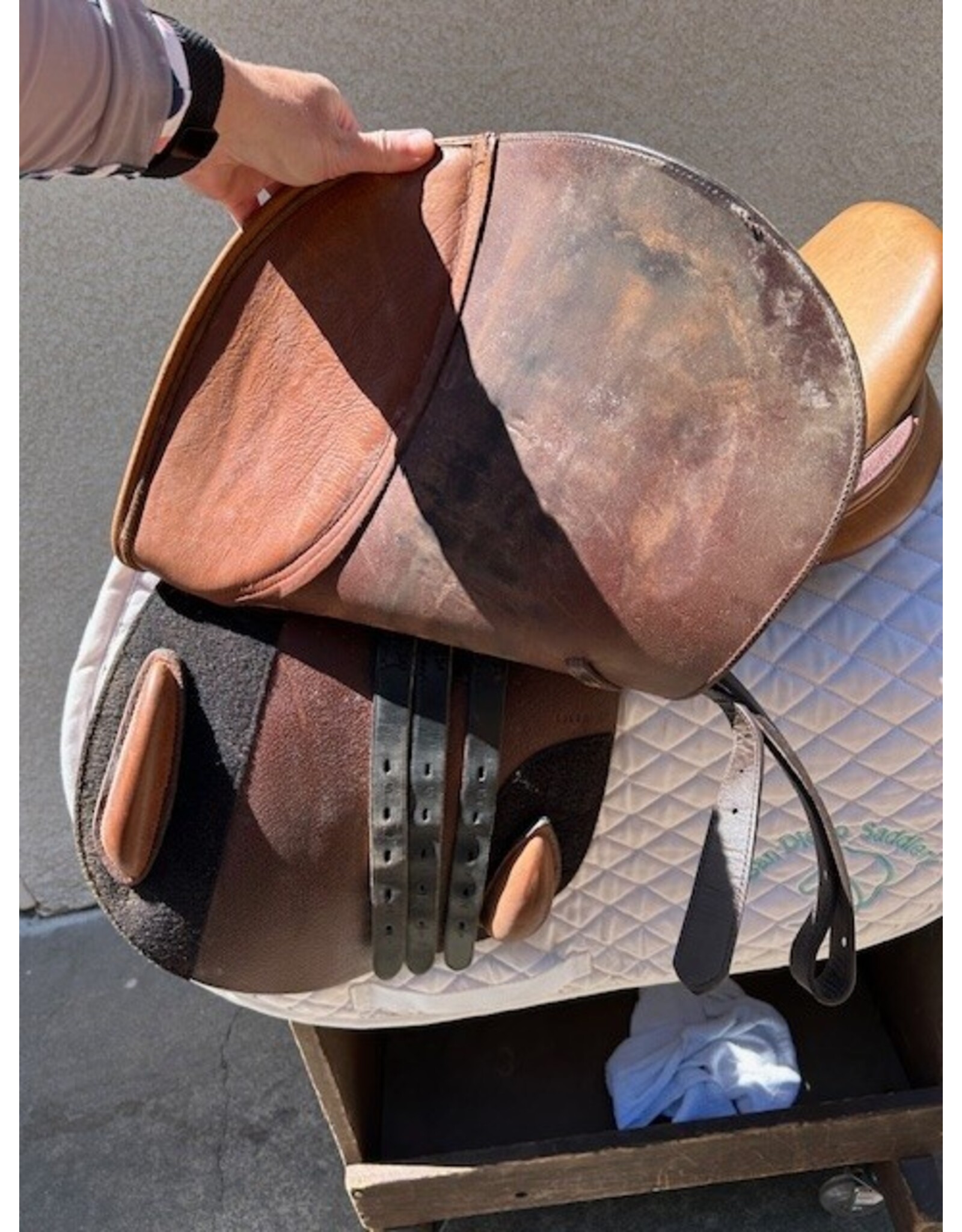 Canterbury Saddle 17.5" Seat Medium Tree