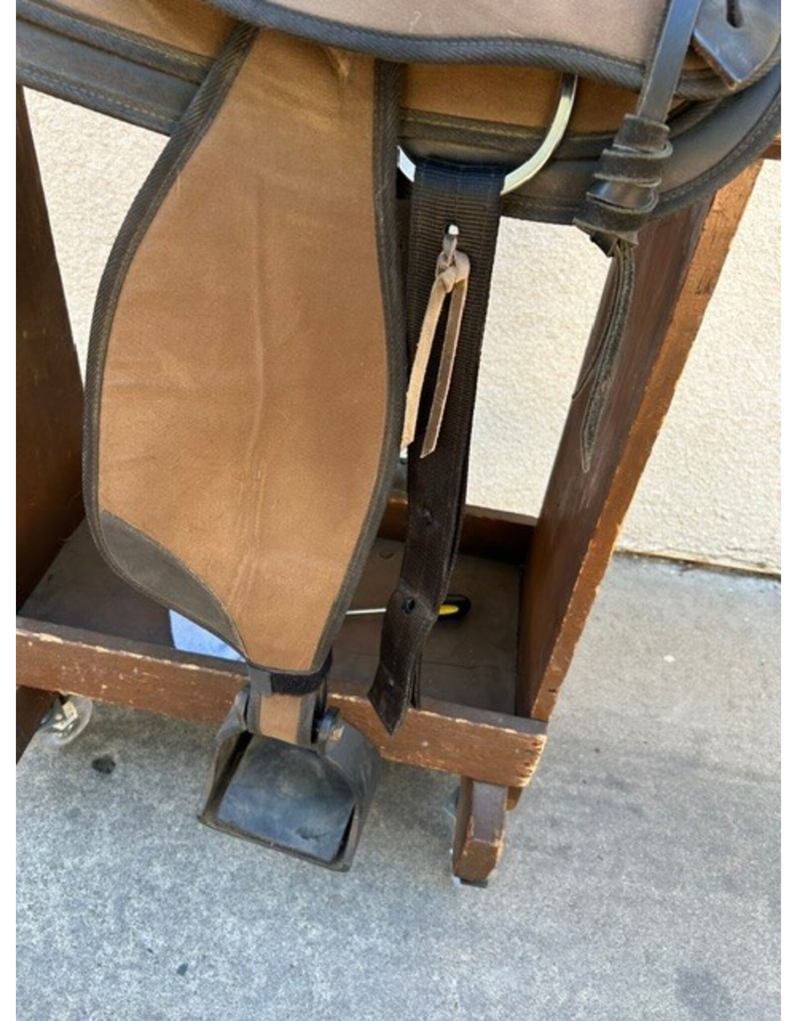 Abetta Arab/Draft Tree Endurance Saddle 16" Seat 8" Gullet Round Sirt