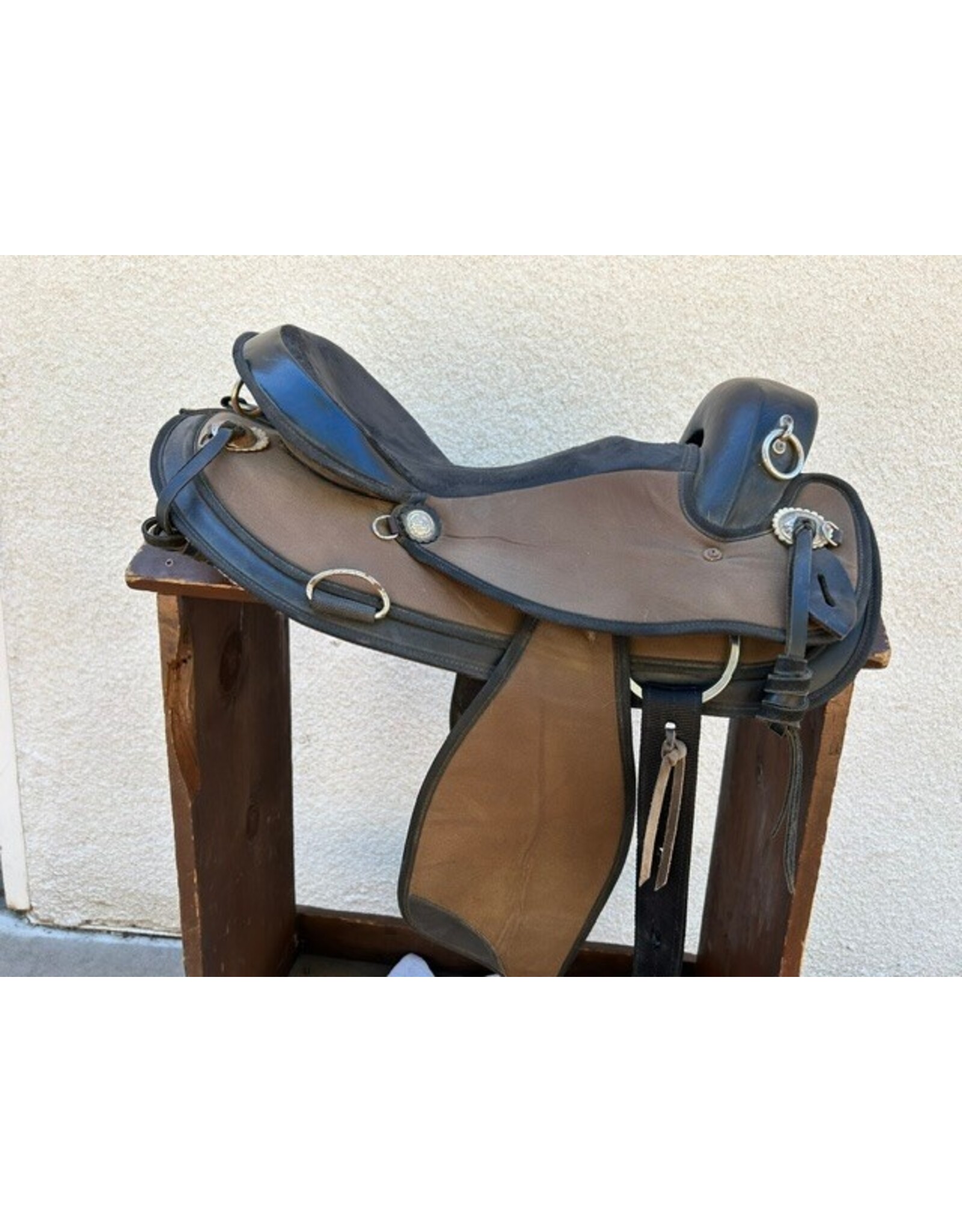 Abetta Arab/Draft Tree Endurance Saddle 16" Seat 8" Gullet Round Sirt