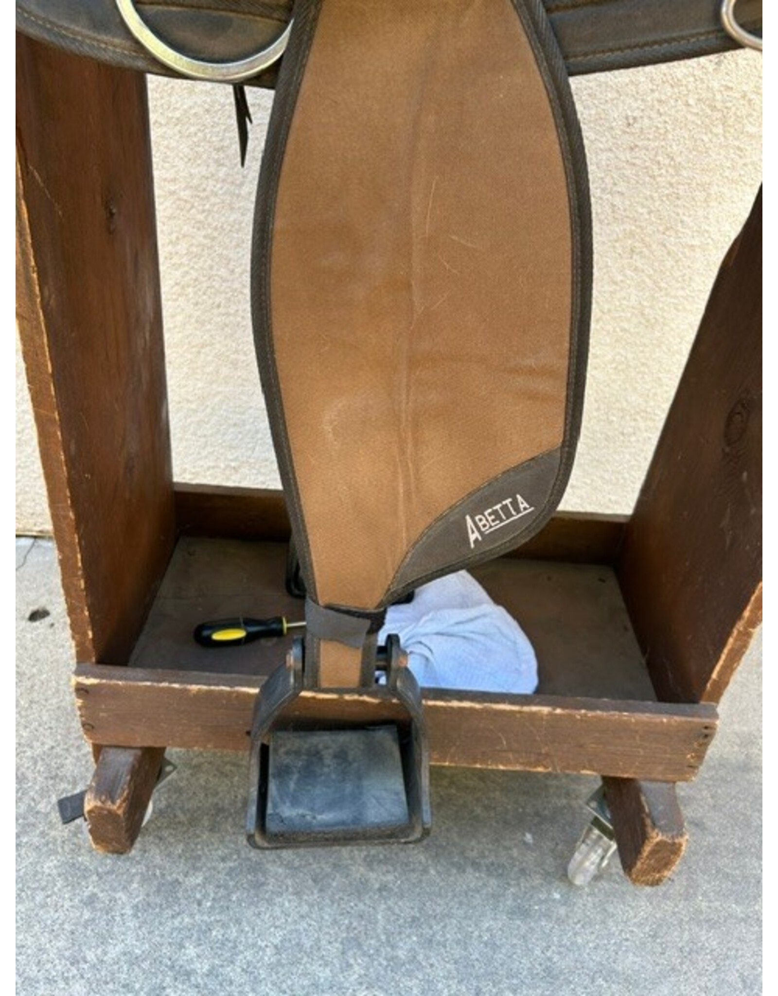 Abetta Arab/Draft Tree Endurance Saddle 16" Seat 8" Gullet Round Sirt