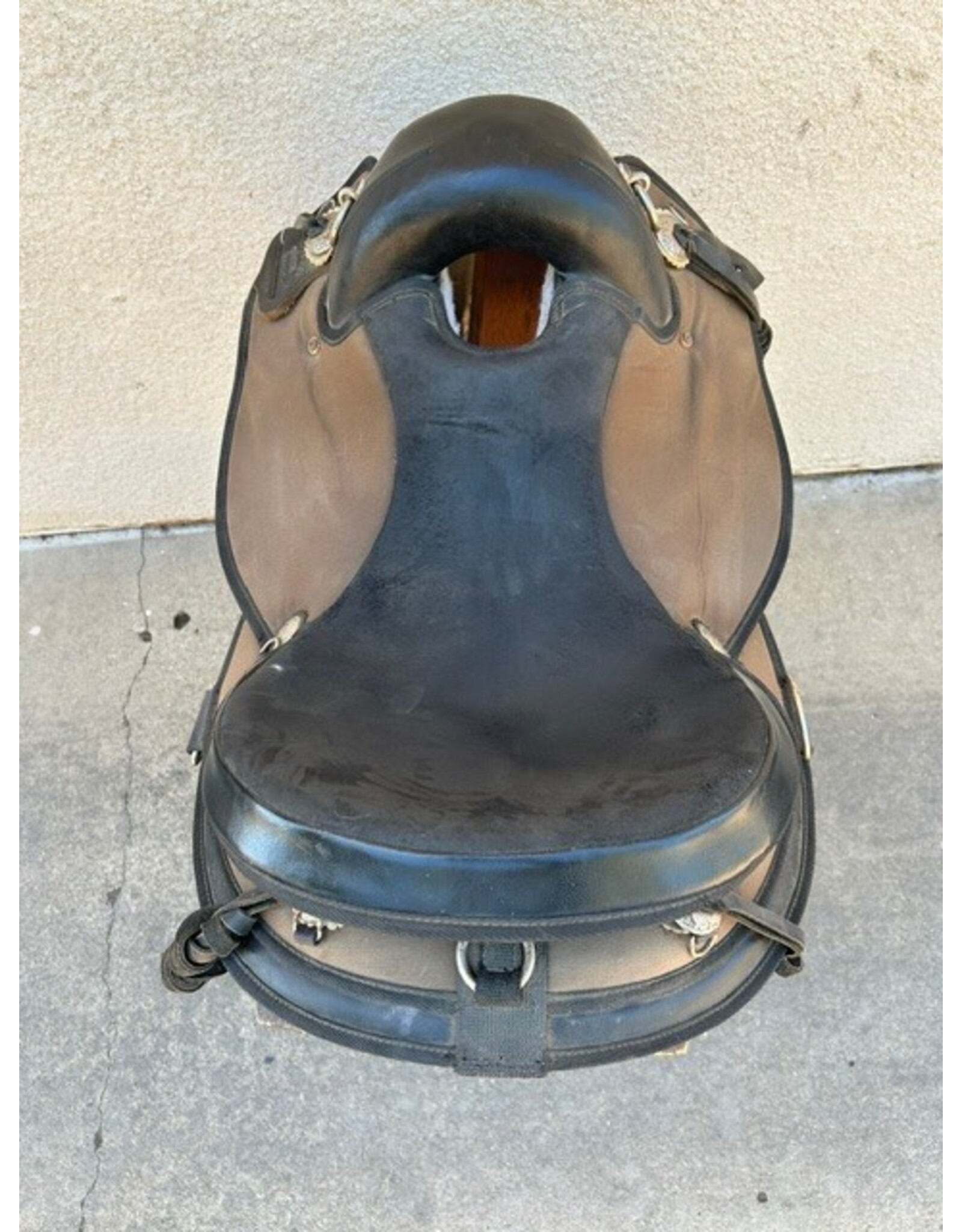 Abetta Arab/Draft Tree Endurance Saddle 16" Seat 8" Gullet Round Sirt
