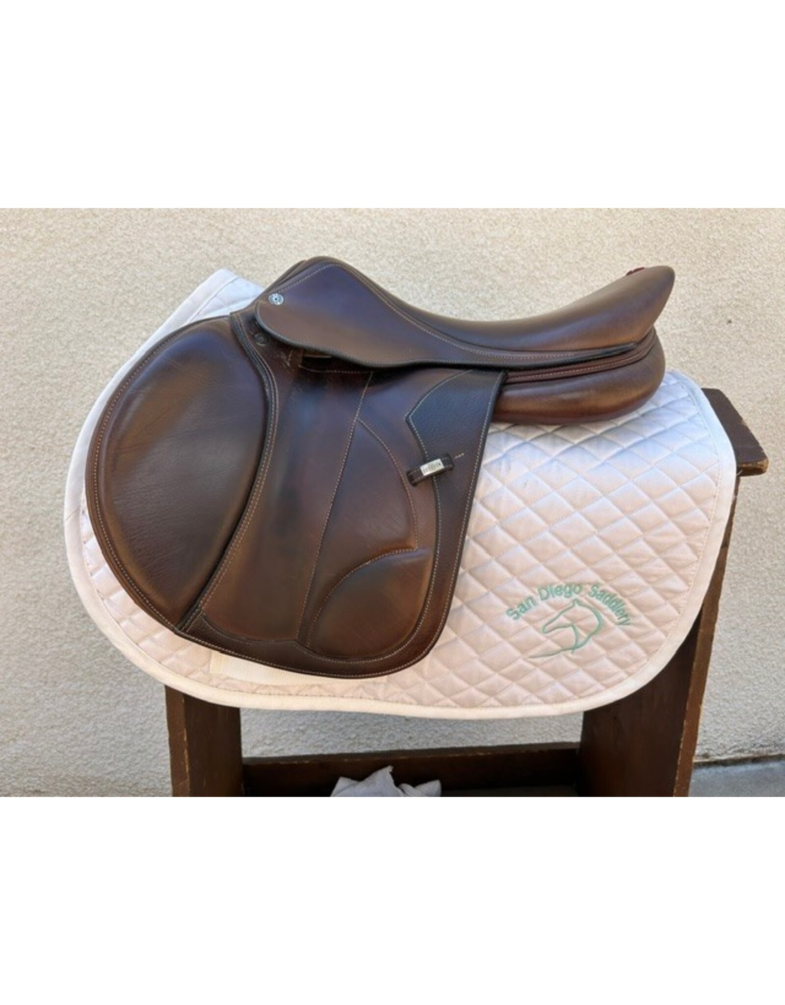 Equipe EK Evo E-Carbon Jump Saddle, 17.5" Seat, Medium tree, Brown, Serial #:20750719
