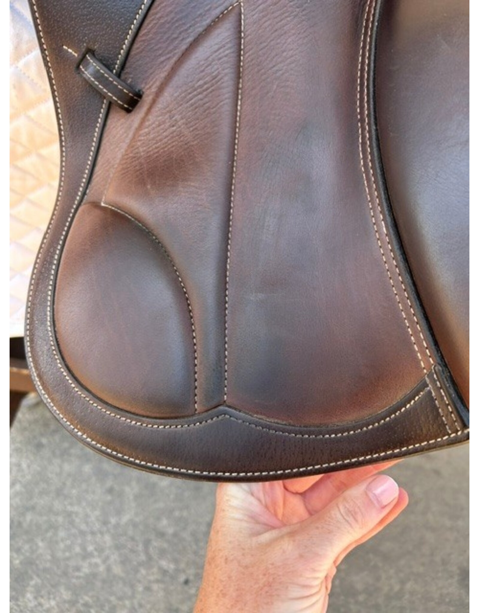 Equipe EK Evo E-Carbon Jump Saddle, 17.5" Seat, Medium tree, Brown, Serial #:20750719